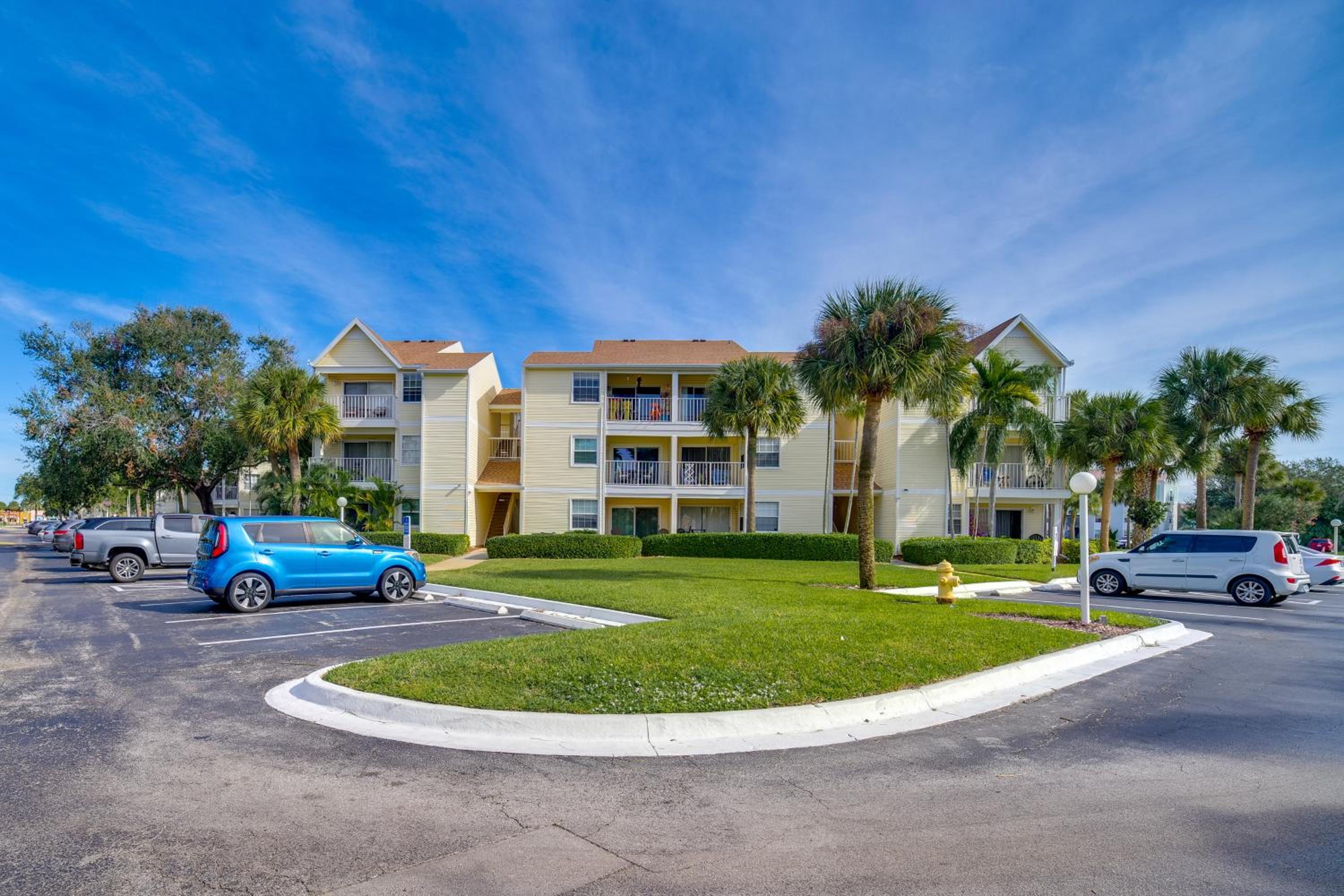 Walk to Canova Beach Park Couples Coastal Condo