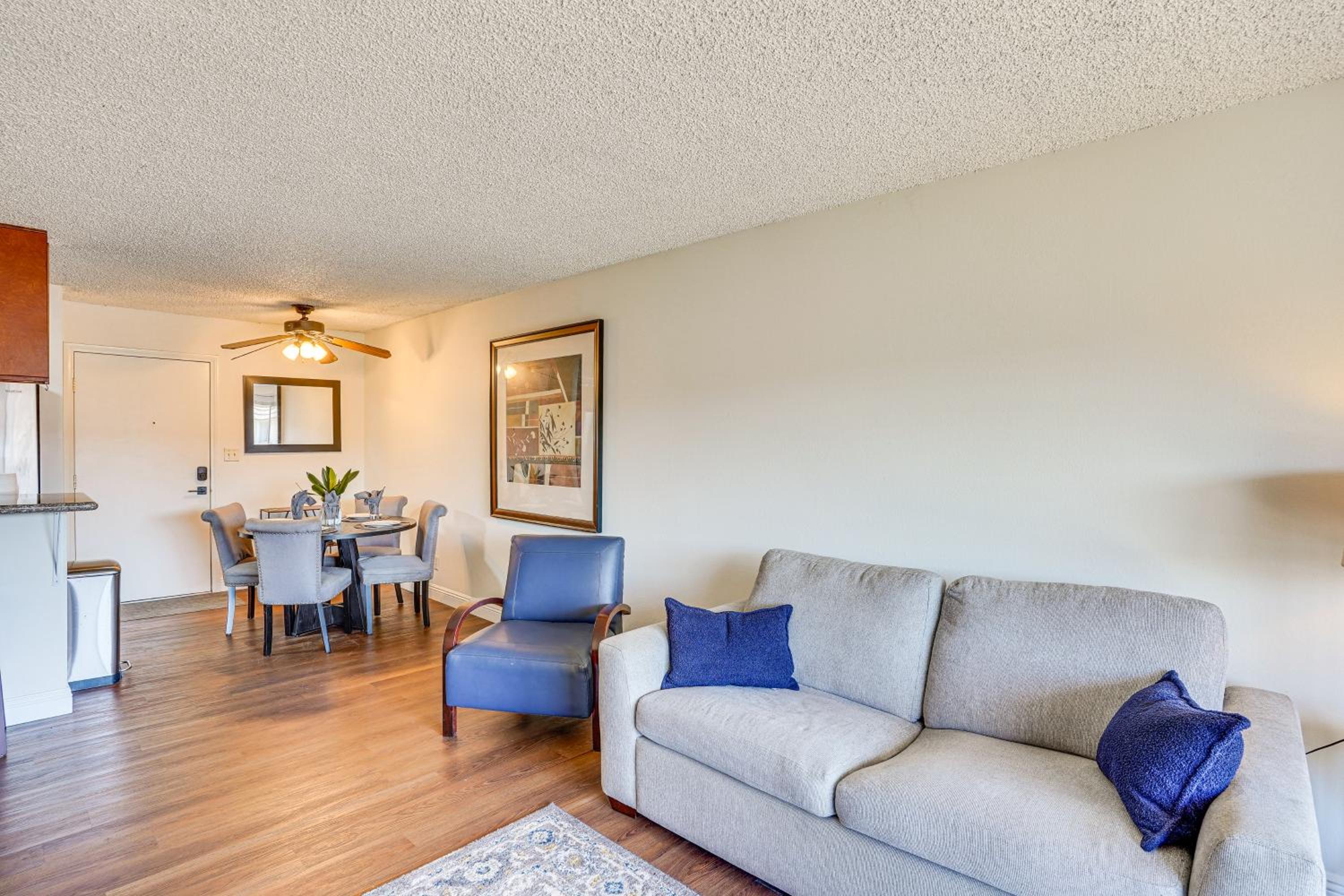 Steps to CSULB Cozy Condo with Pool Access!