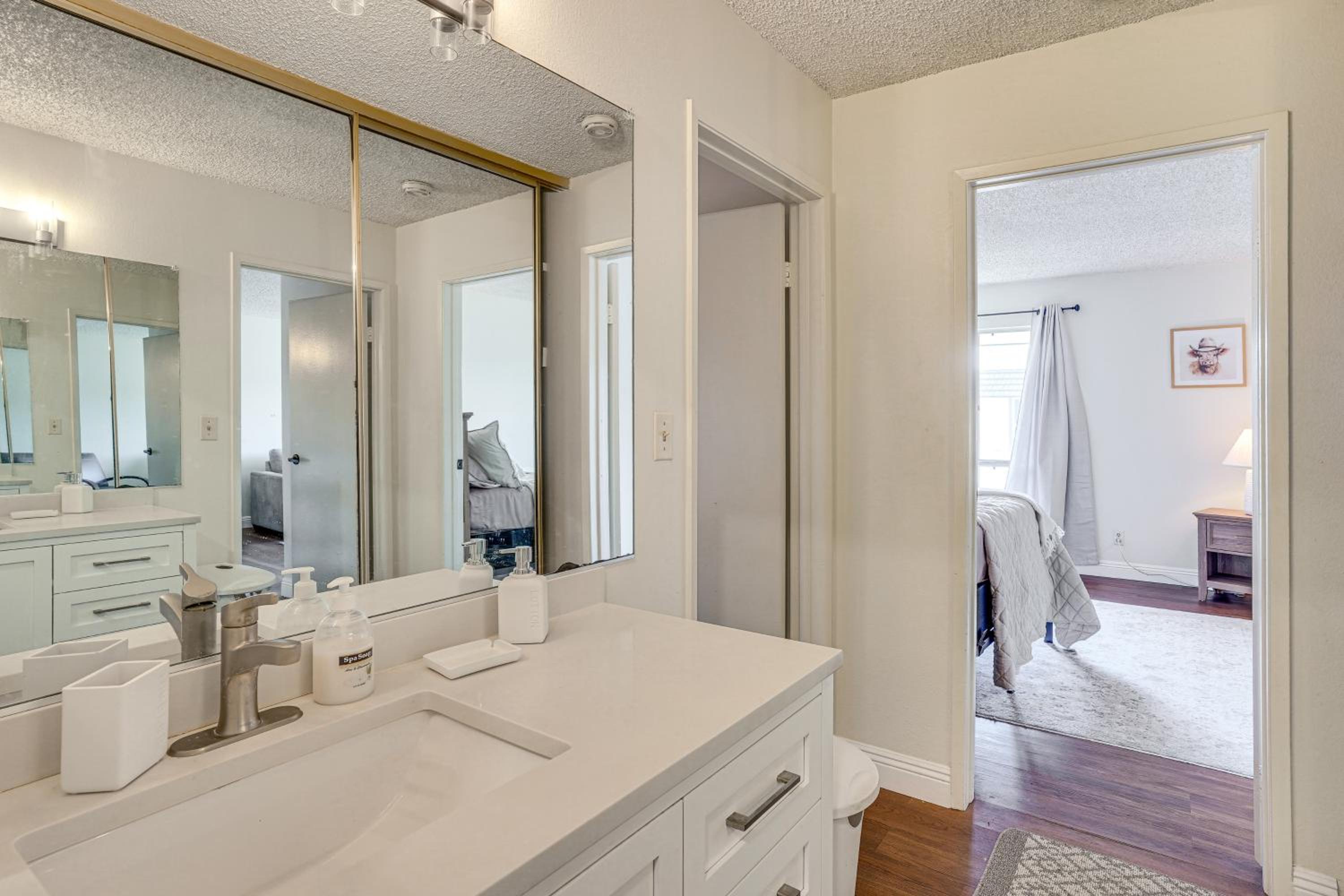 Steps to CSULB Cozy Condo with Pool Access!