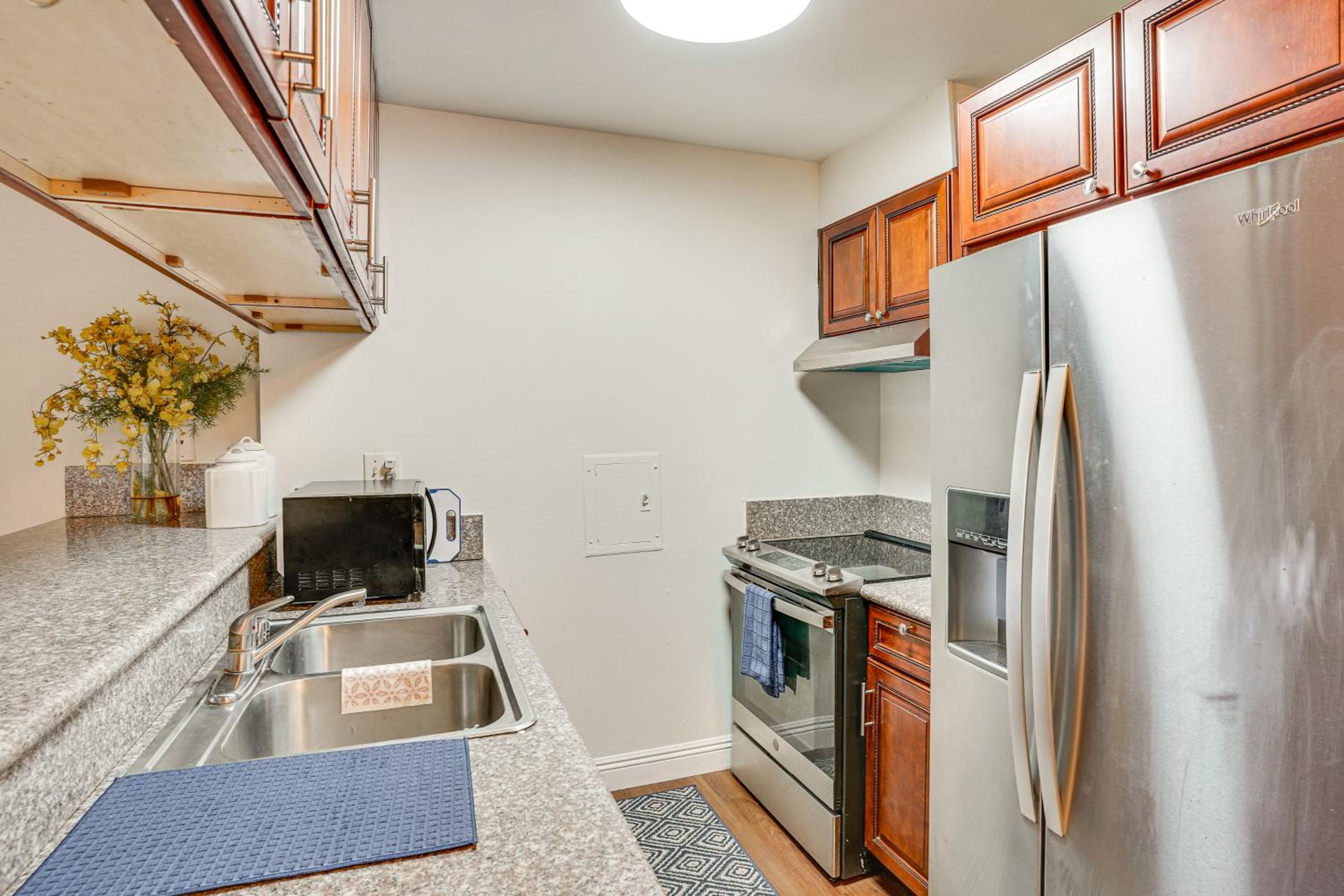 Steps to CSULB Cozy Condo with Pool Access!