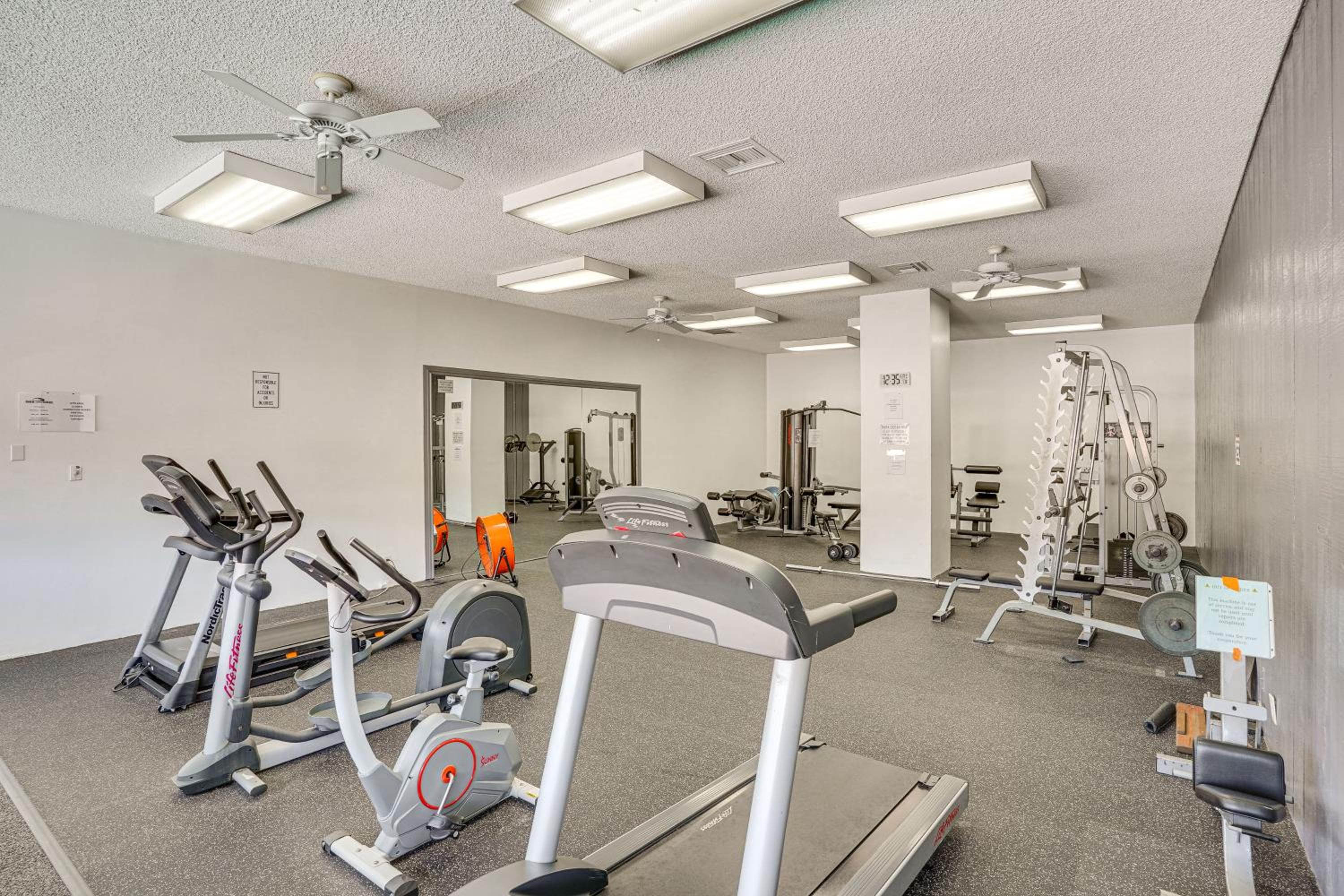 Steps to CSULB Cozy Condo with Pool Access!