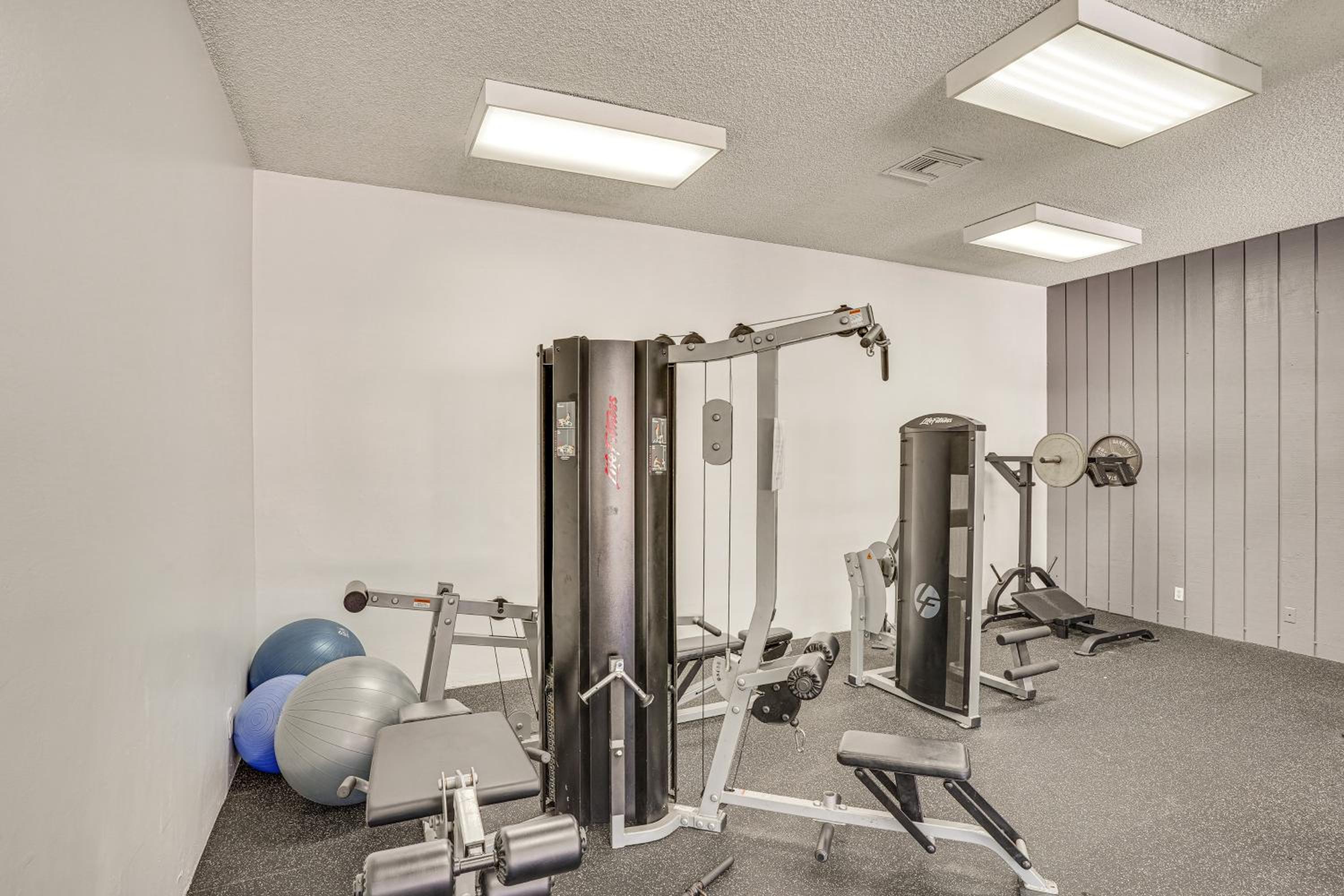 Steps to CSULB Cozy Condo with Pool Access!