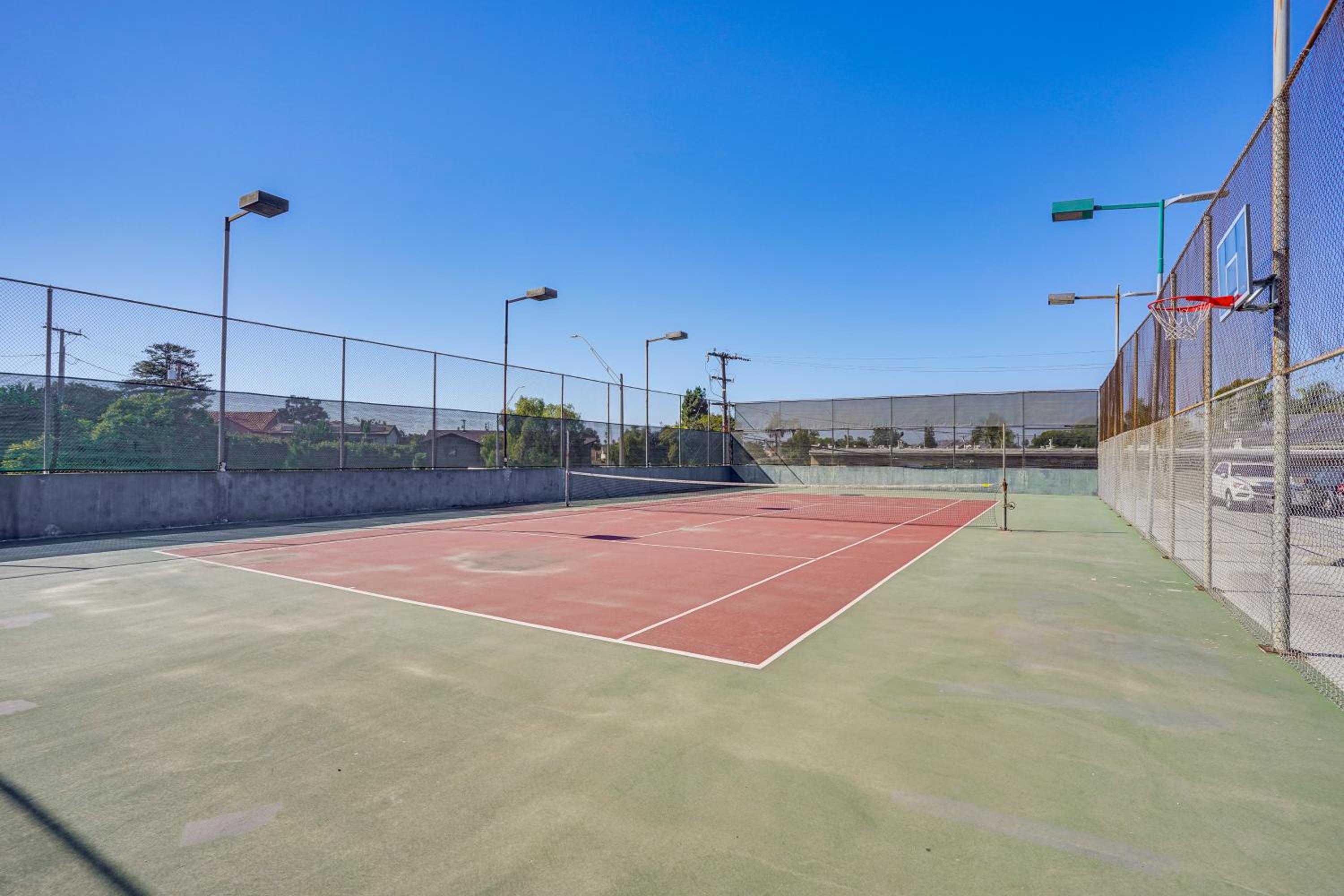 Steps to CSULB Cozy Condo with Pool Access!