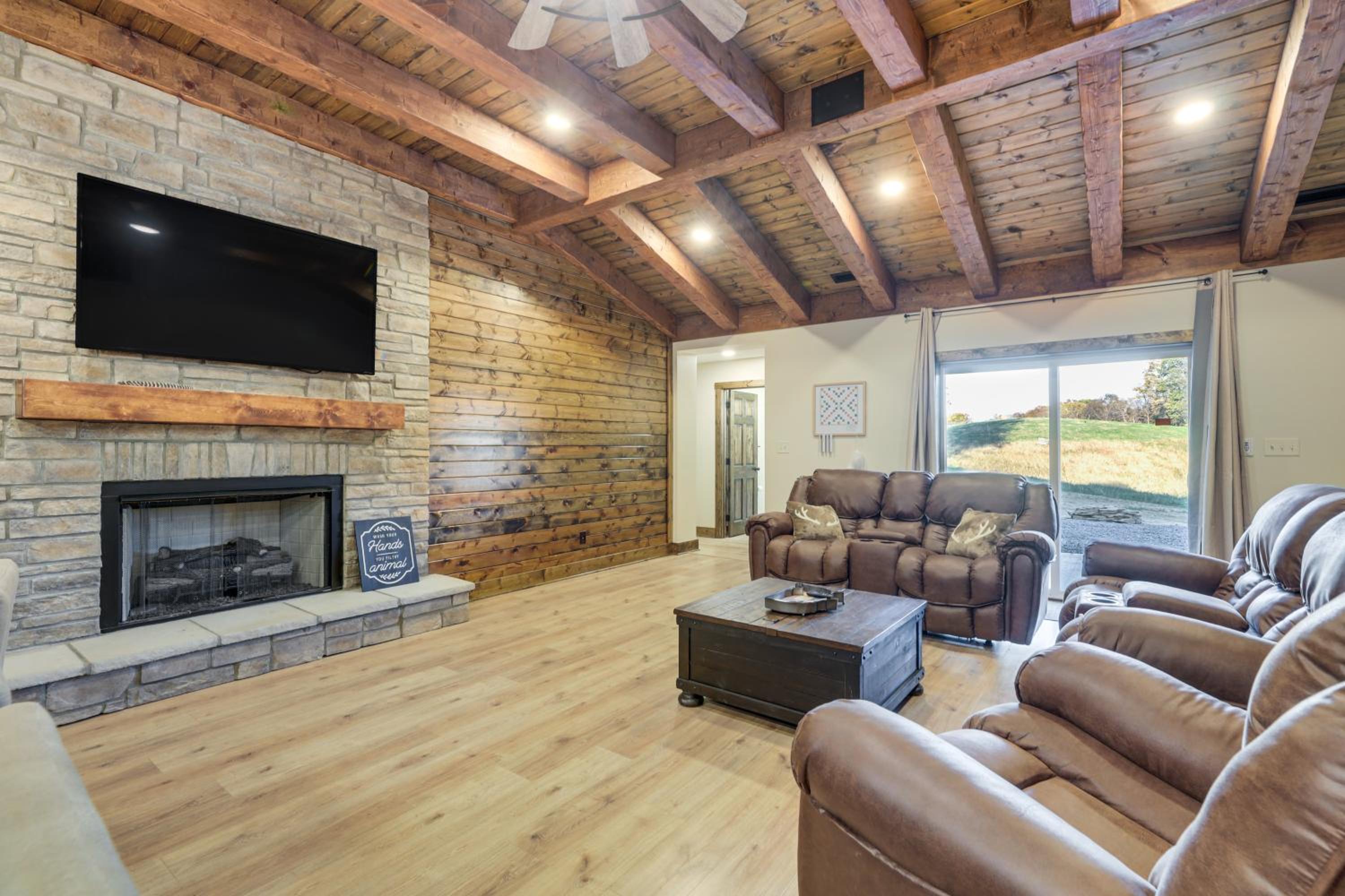 Patio and Views Country Getaway in Bluegrass Region