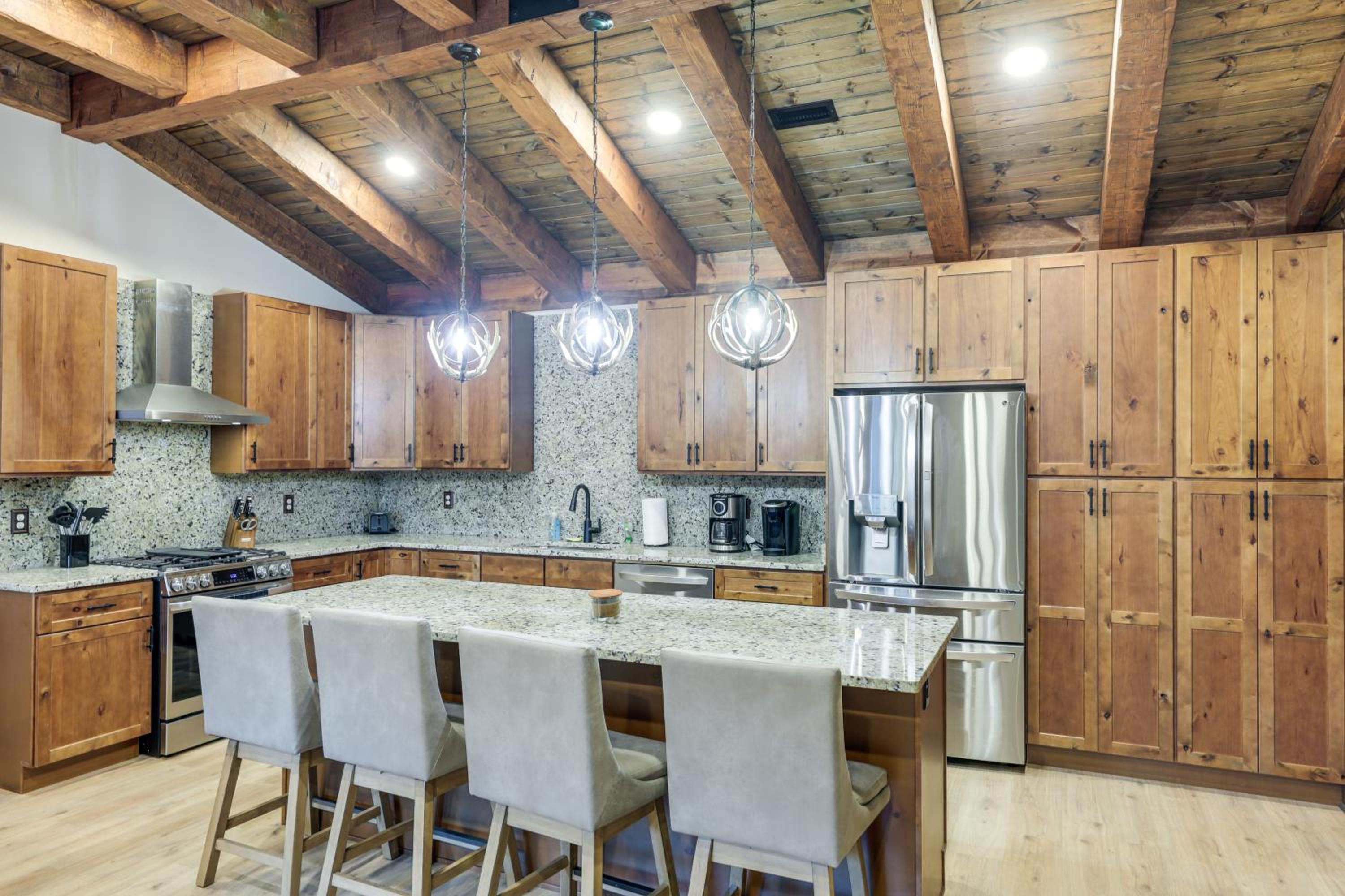 Patio and Views Country Getaway in Bluegrass Region