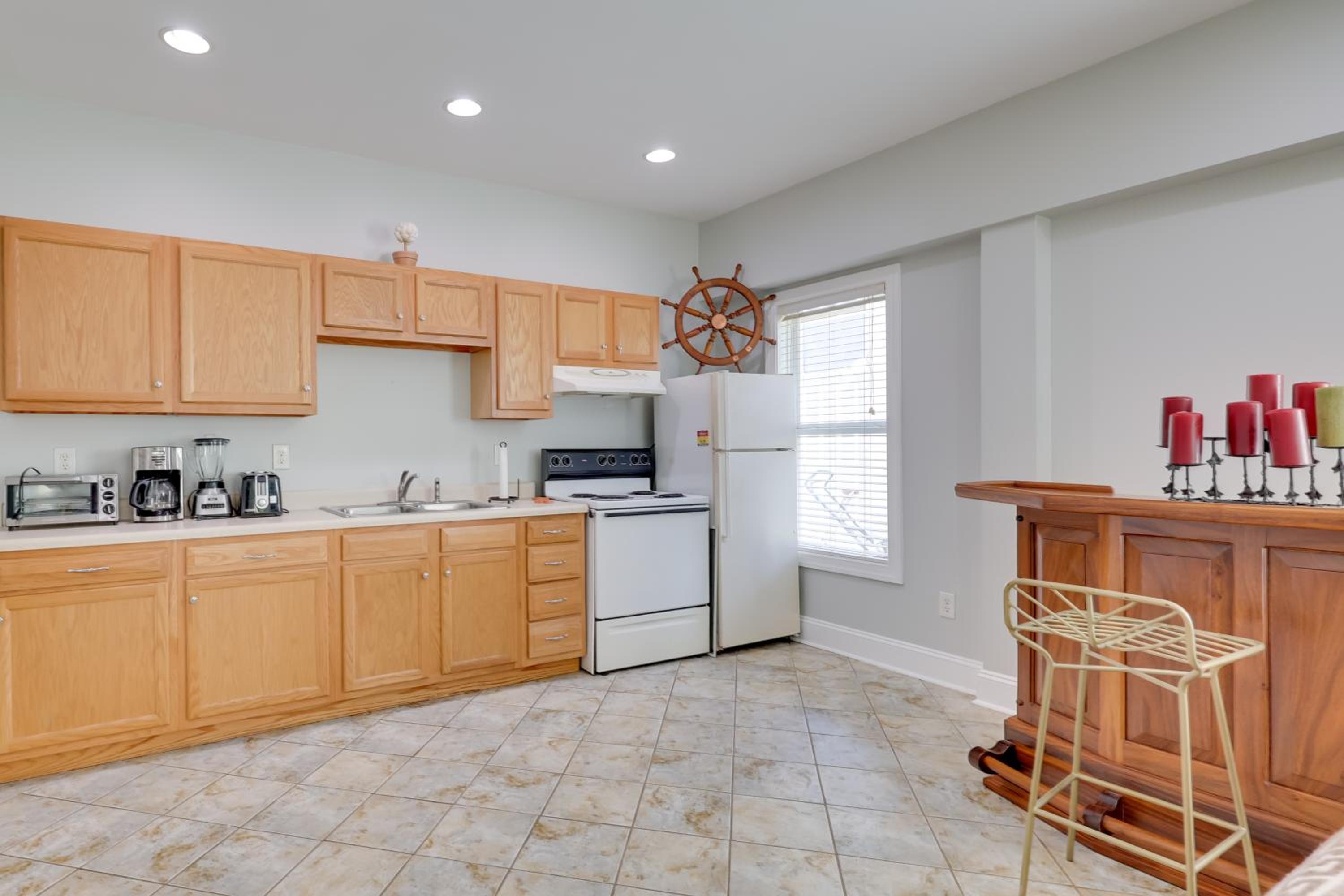 1 Mi to Boardwalk Carolina Beach Retreat with Patio