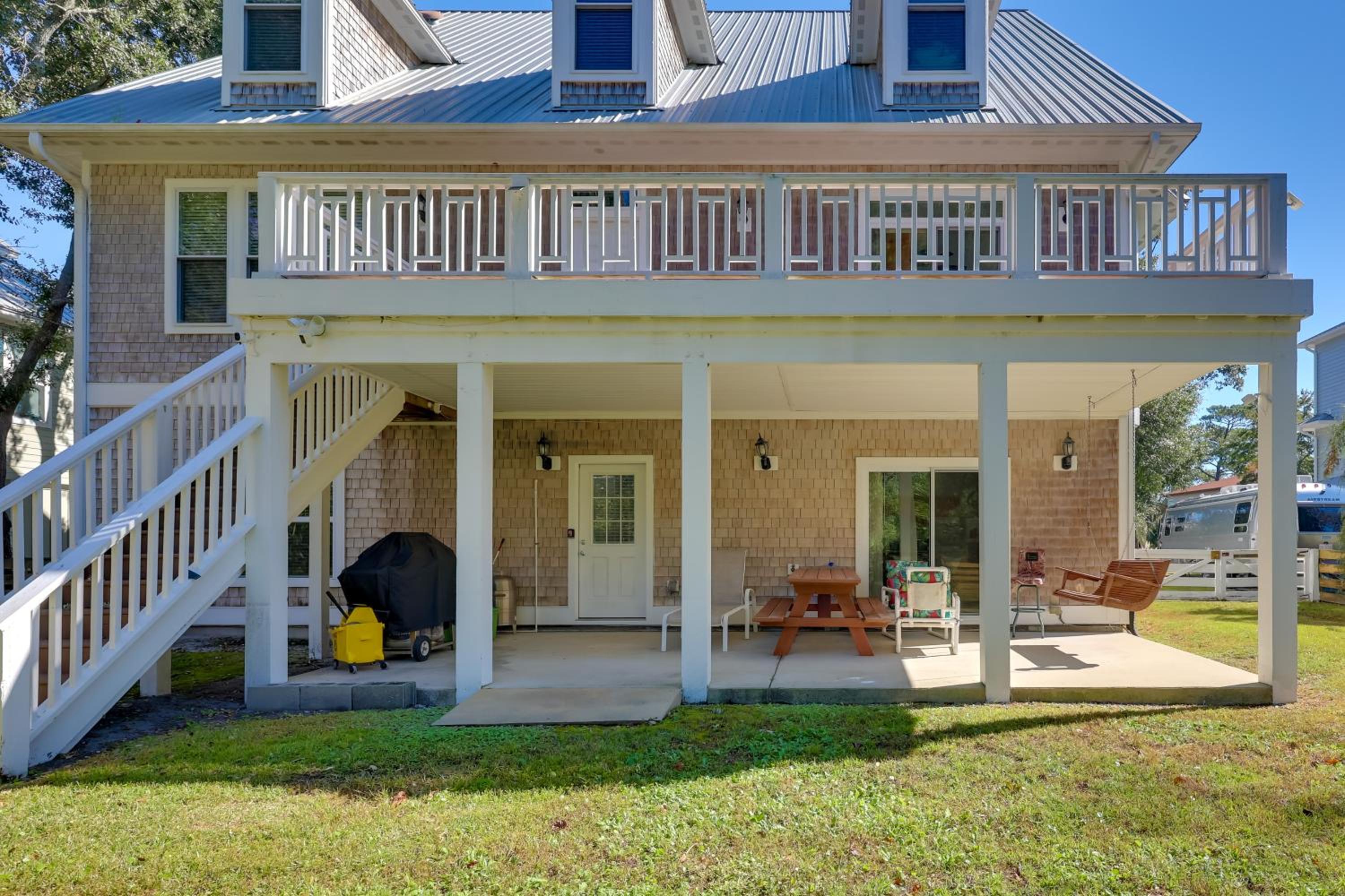 1 Mi to Boardwalk Carolina Beach Retreat with Patio