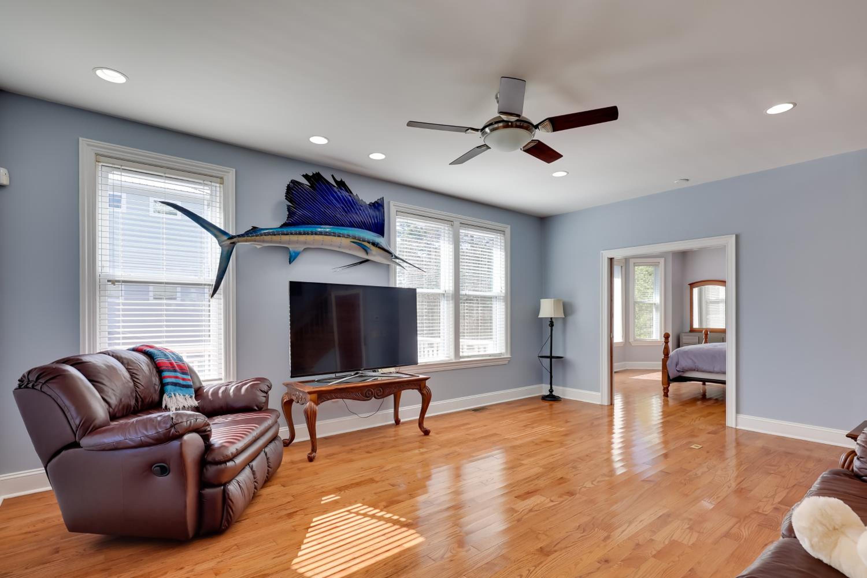 2nd-Floor Unit with Deck! 1 Mi to Carolina Beach