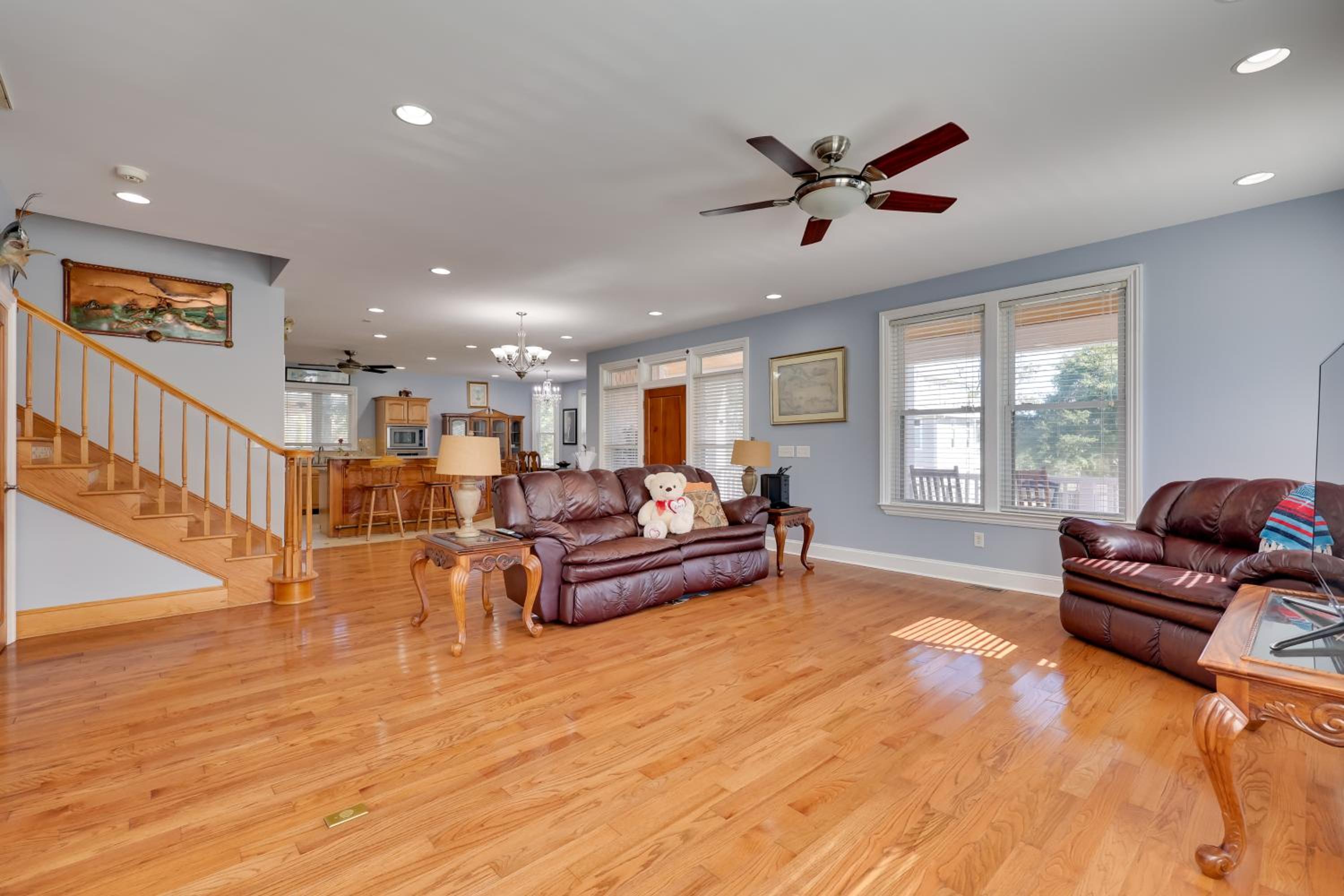 2nd-Floor Unit with Deck! 1 Mi to Carolina Beach