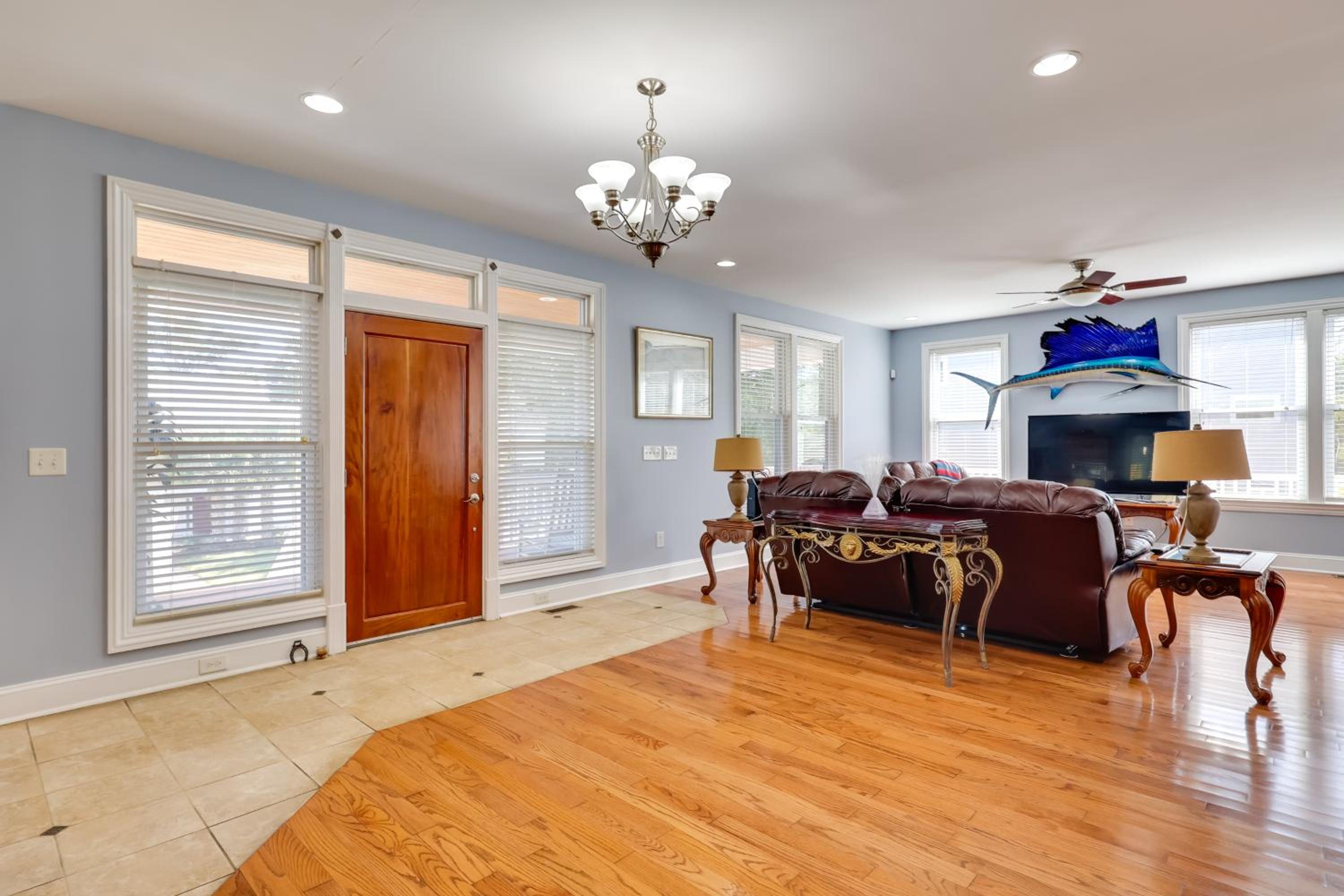 2nd-Floor Unit with Deck! 1 Mi to Carolina Beach