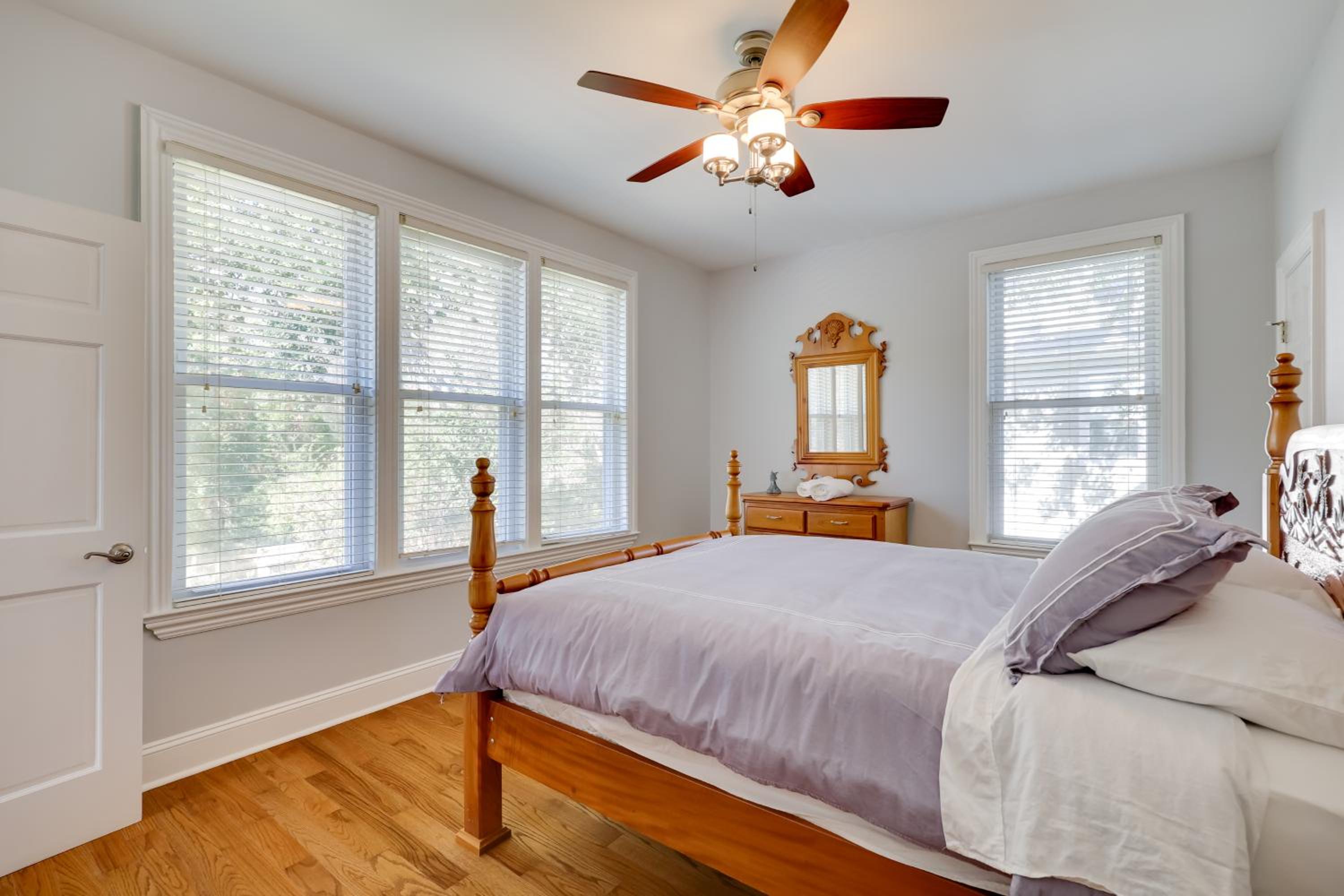 2nd-Floor Unit with Deck! 1 Mi to Carolina Beach