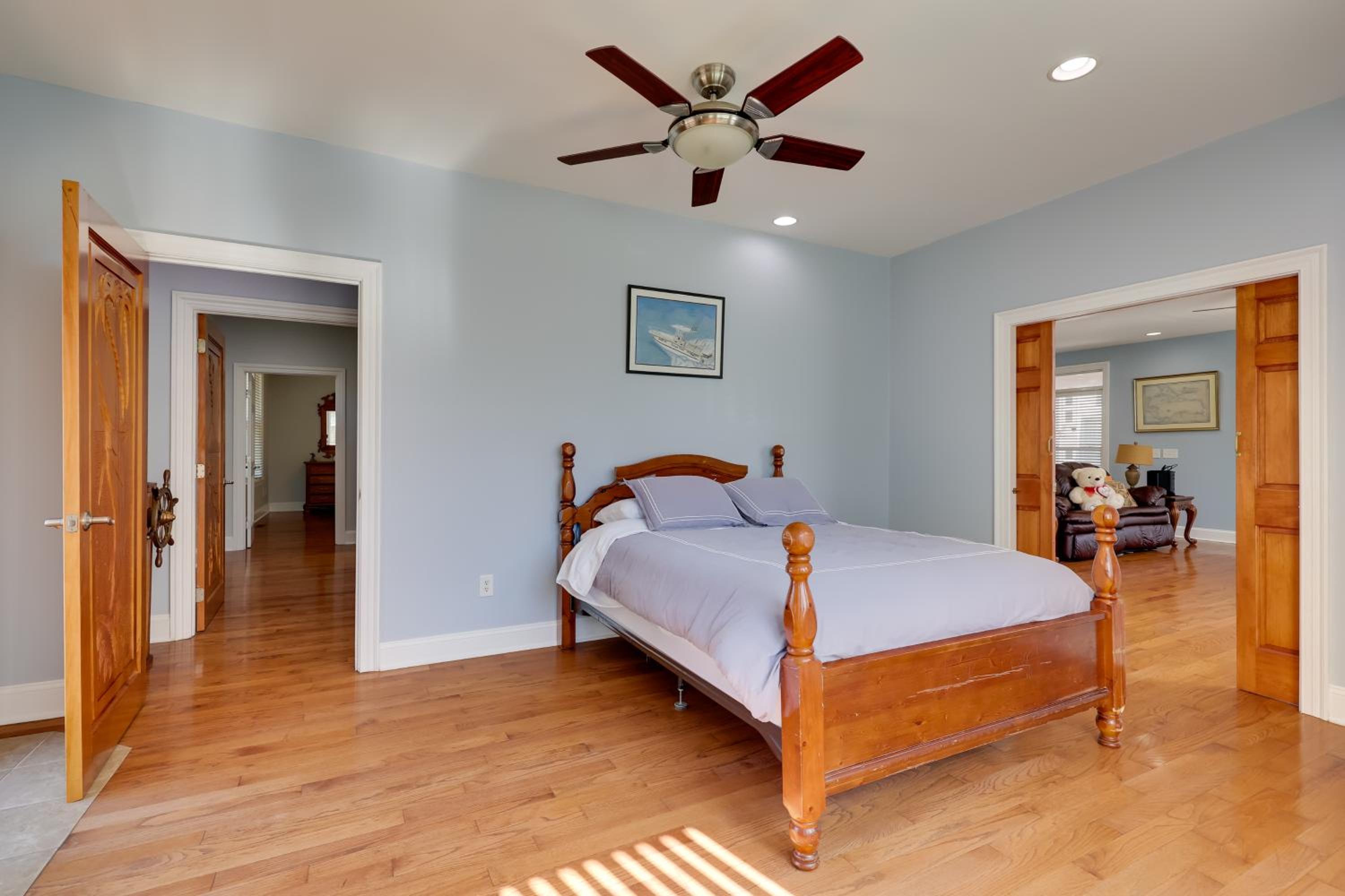 2nd-Floor Unit with Deck! 1 Mi to Carolina Beach