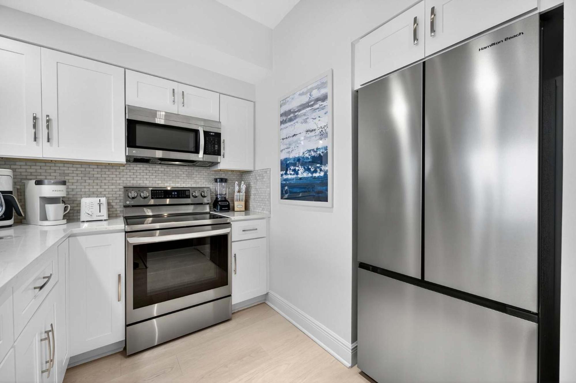 Easy Gogh'n Beach Stay for 5