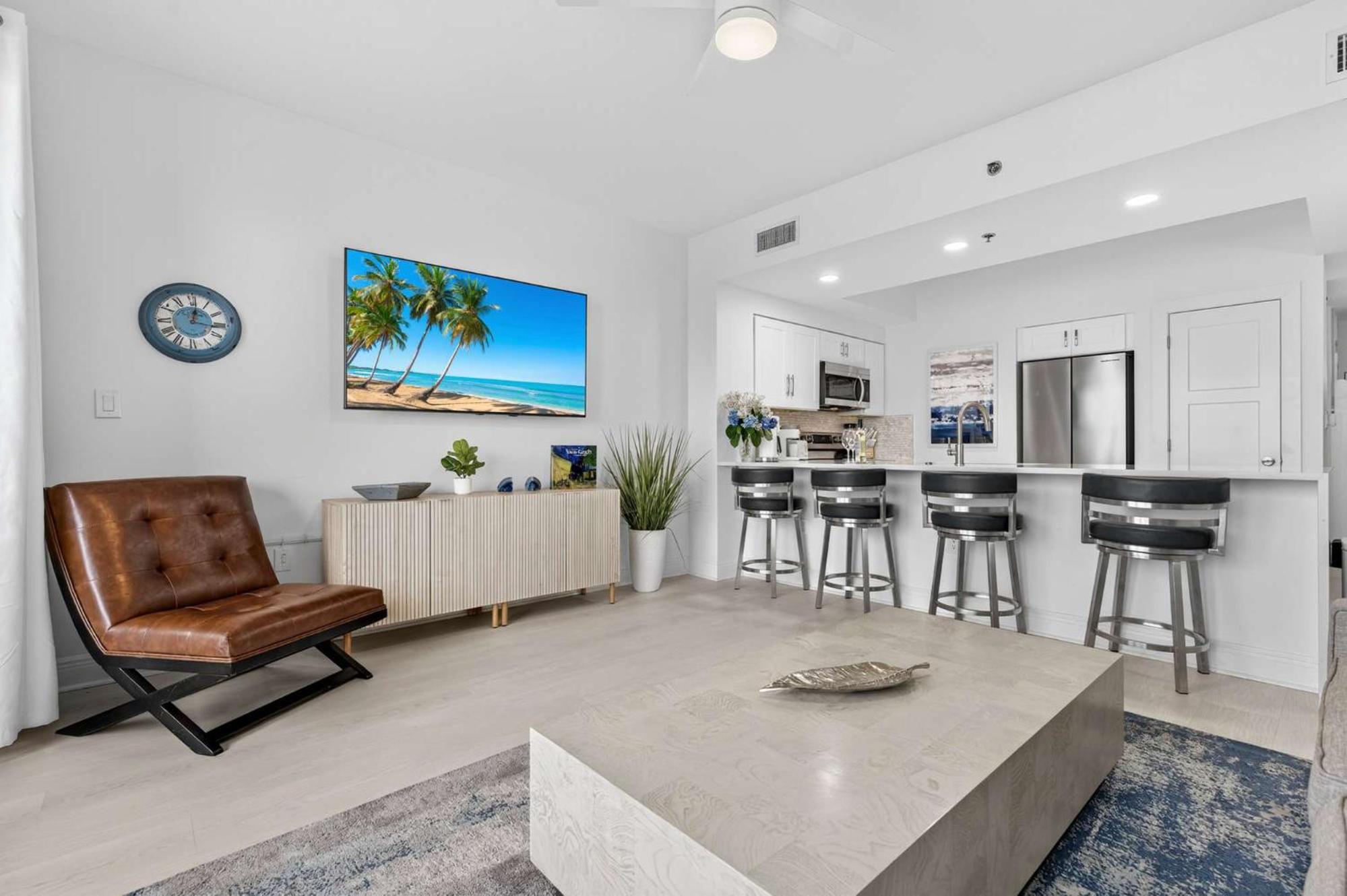 Easy Gogh'n Beach Stay for 5