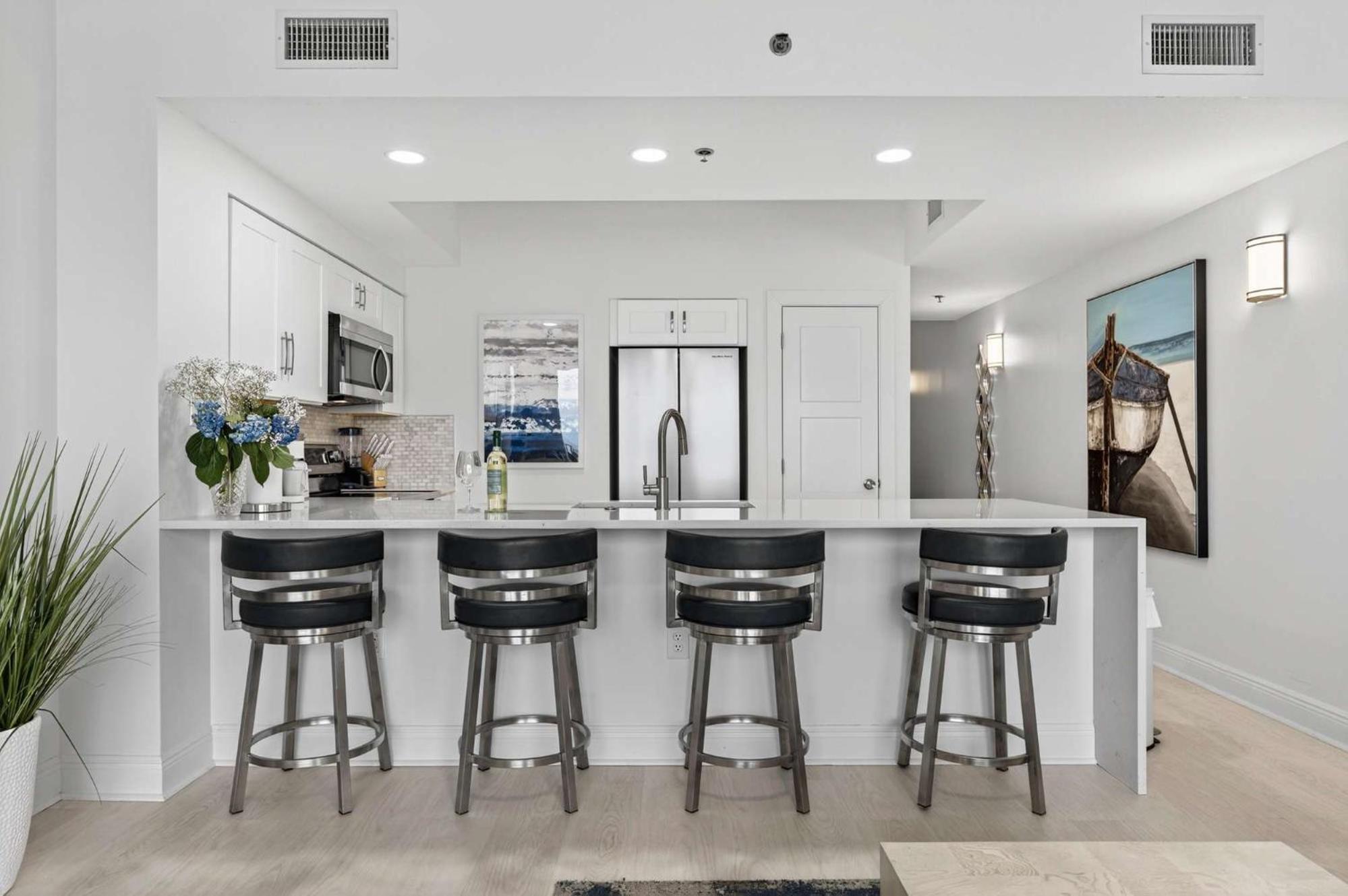 Easy Gogh'n Beach Stay for 5