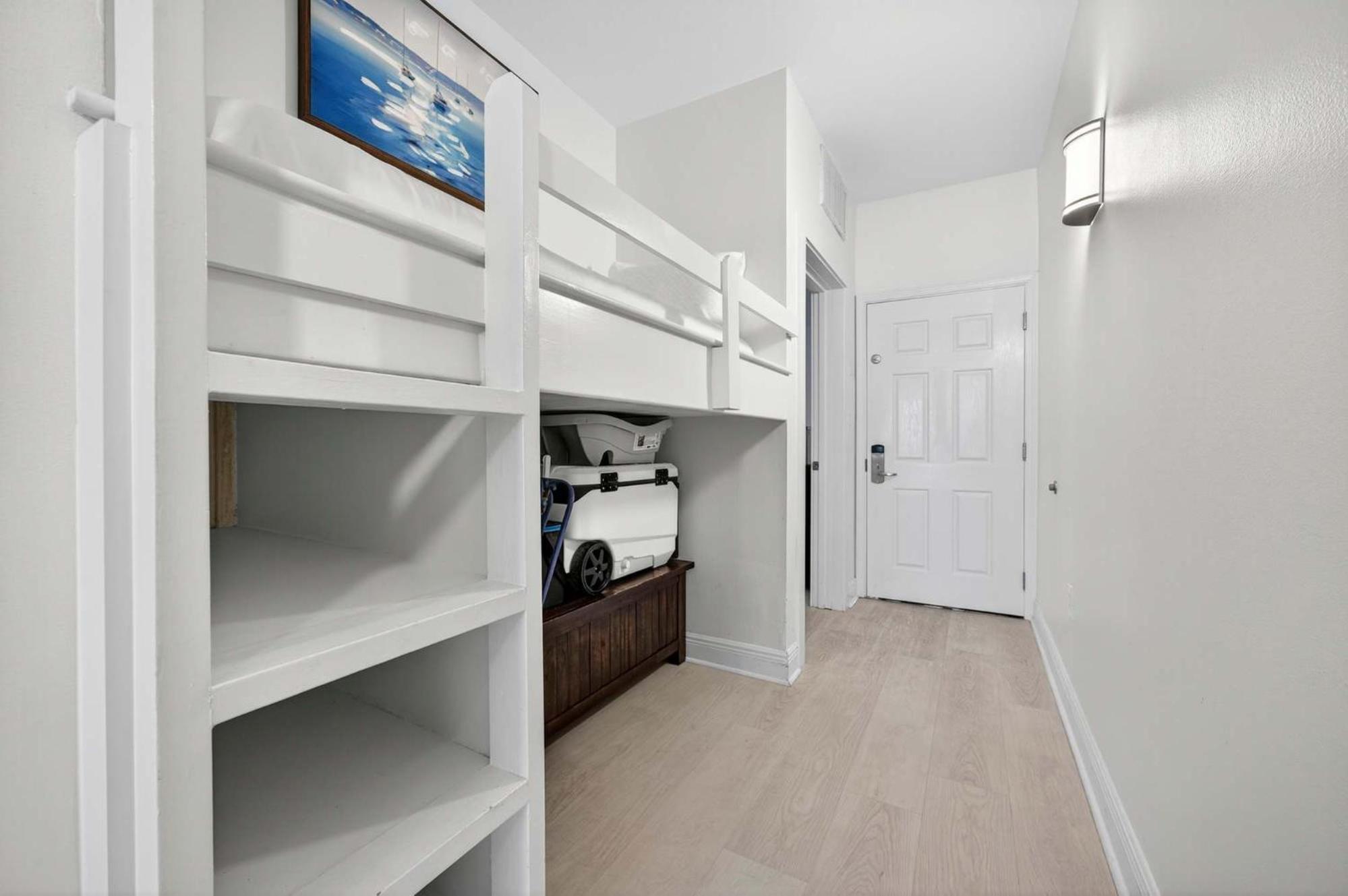 Easy Gogh'n Beach Stay for 5