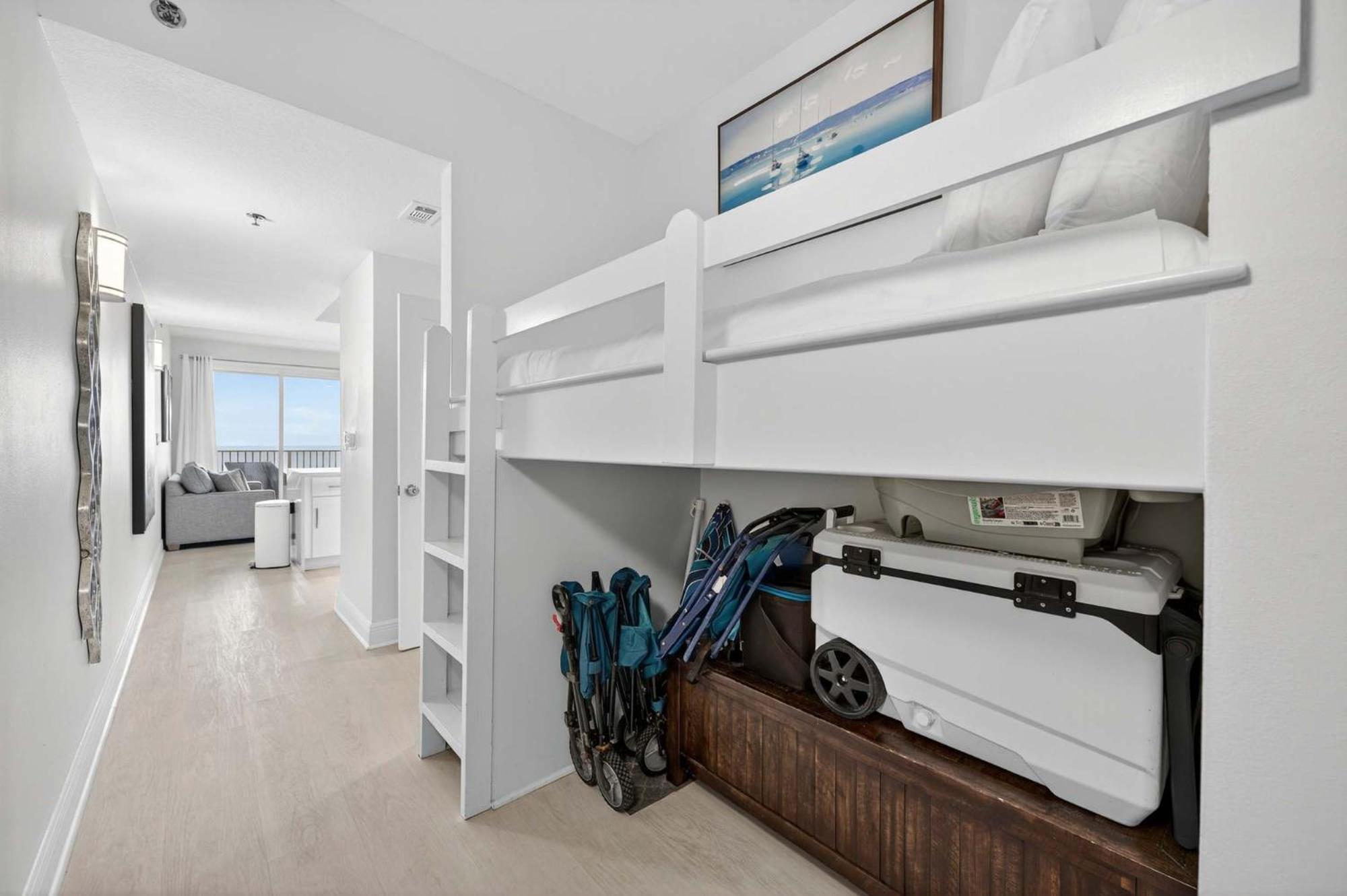 Easy Gogh'n Beach Stay for 5