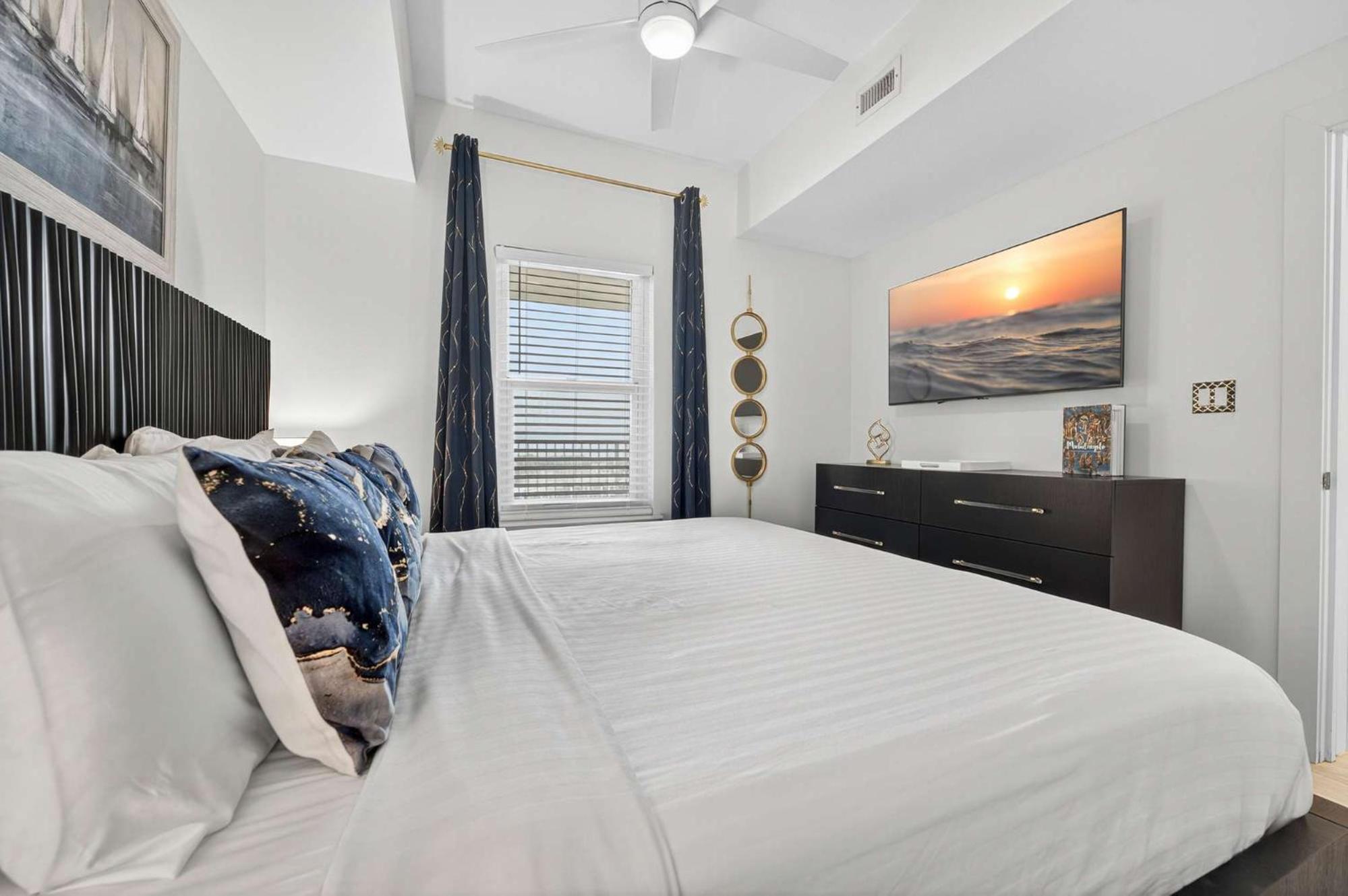 Easy Gogh'n Beach Stay for 5