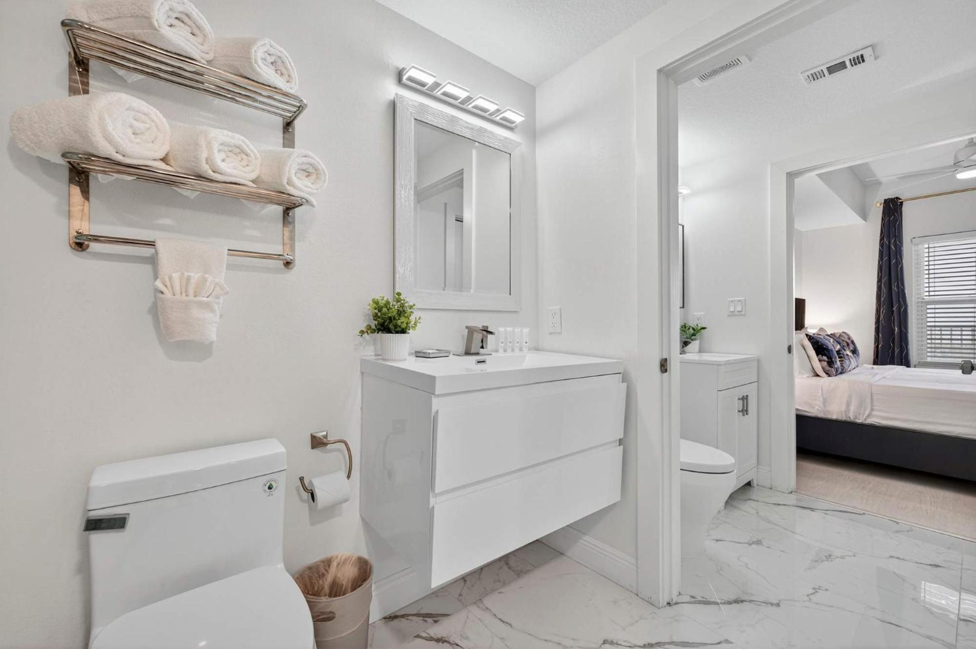 Easy Gogh'n Beach Stay for 5