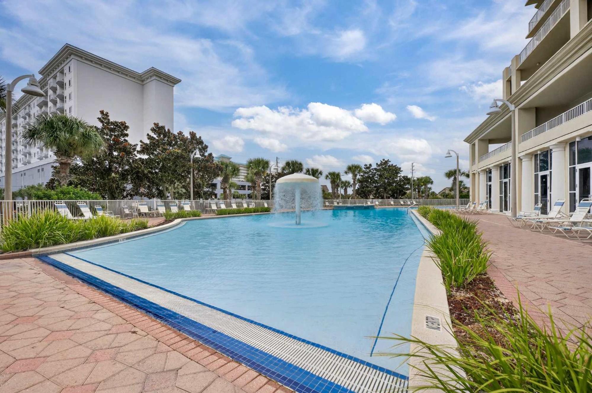 Easy Gogh'n Beach Stay for 5