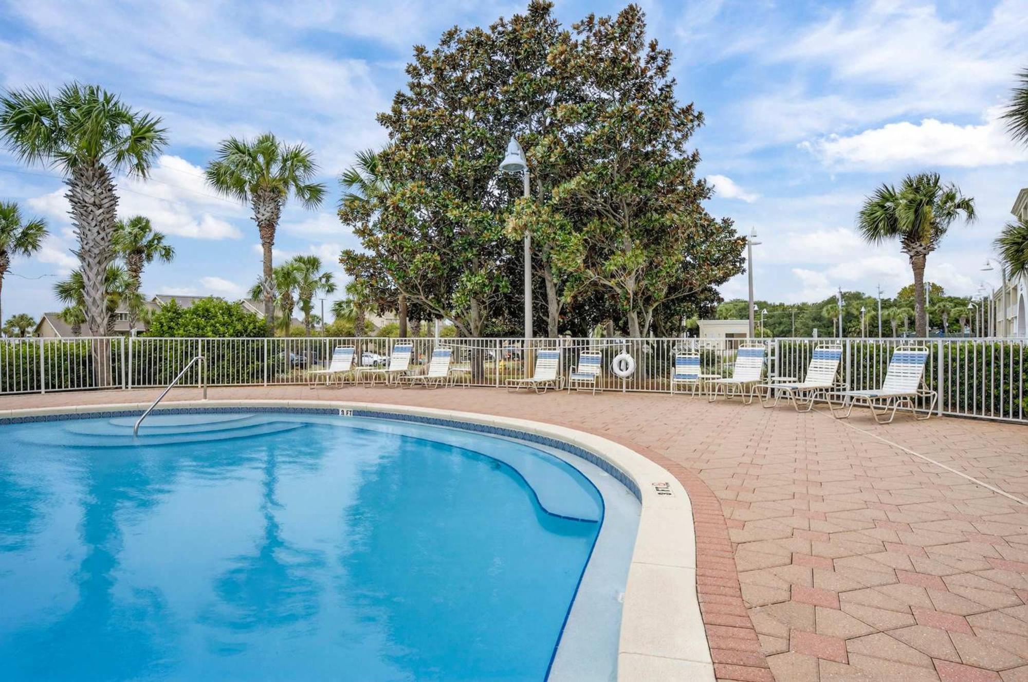 Easy Gogh'n Beach Stay for 5