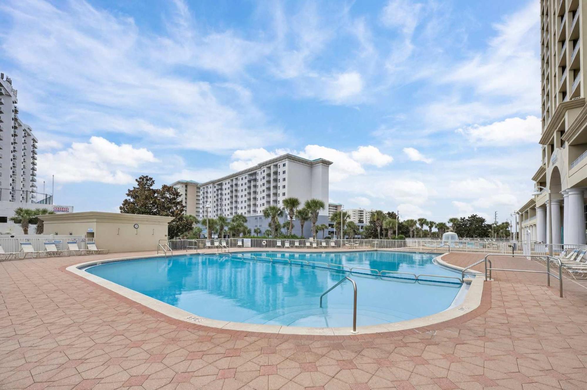 Easy Gogh'n Beach Stay for 5