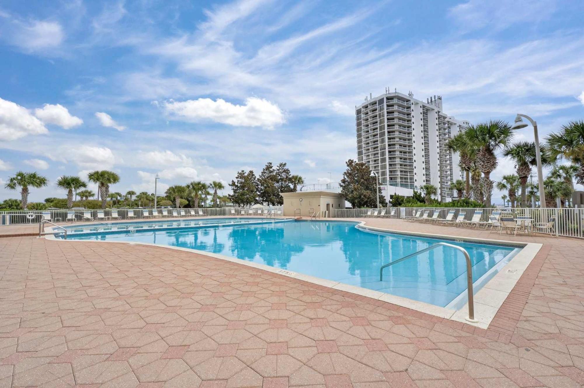 Easy Gogh'n Beach Stay for 5