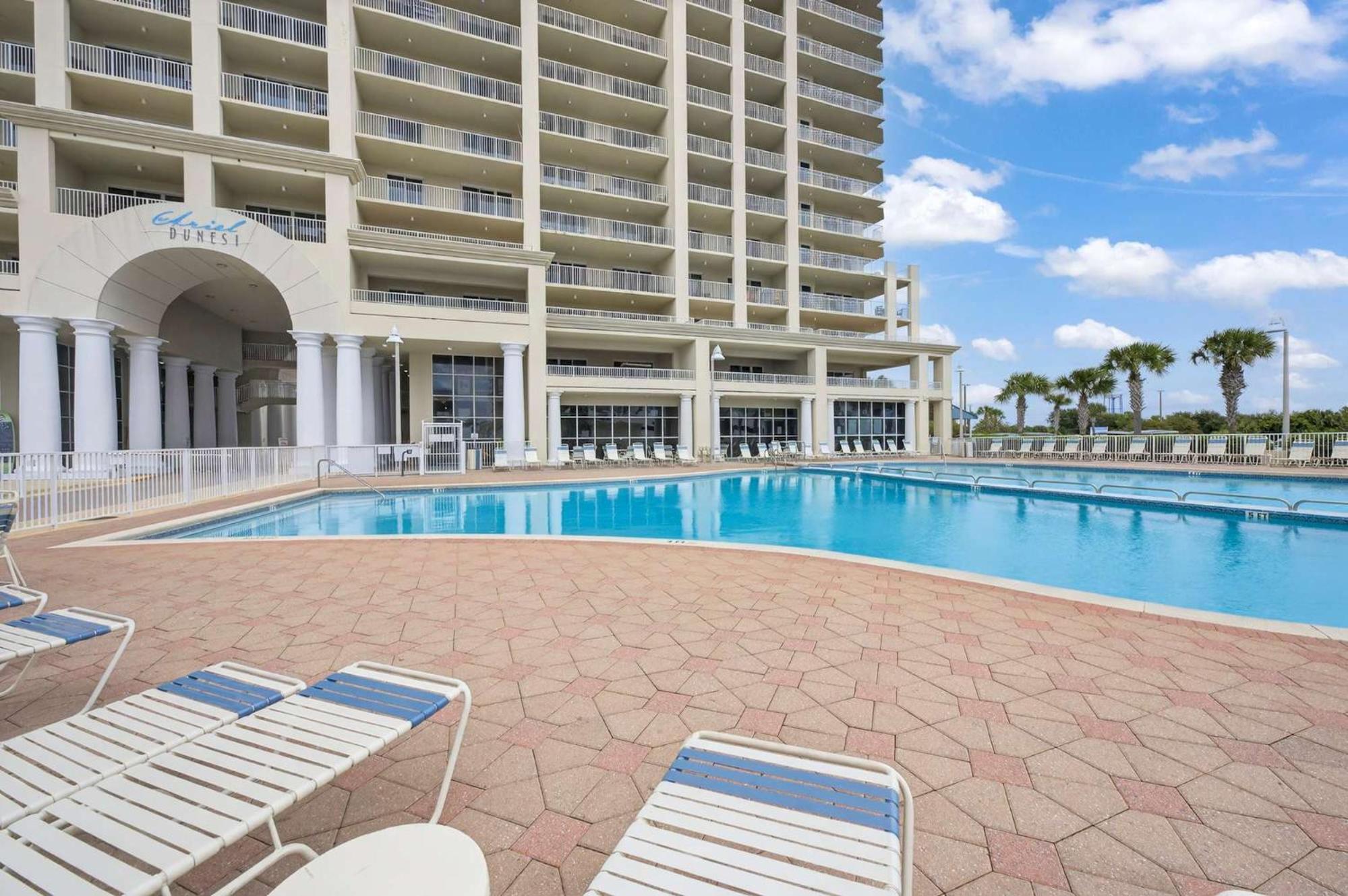 Easy Gogh'n Beach Stay for 5