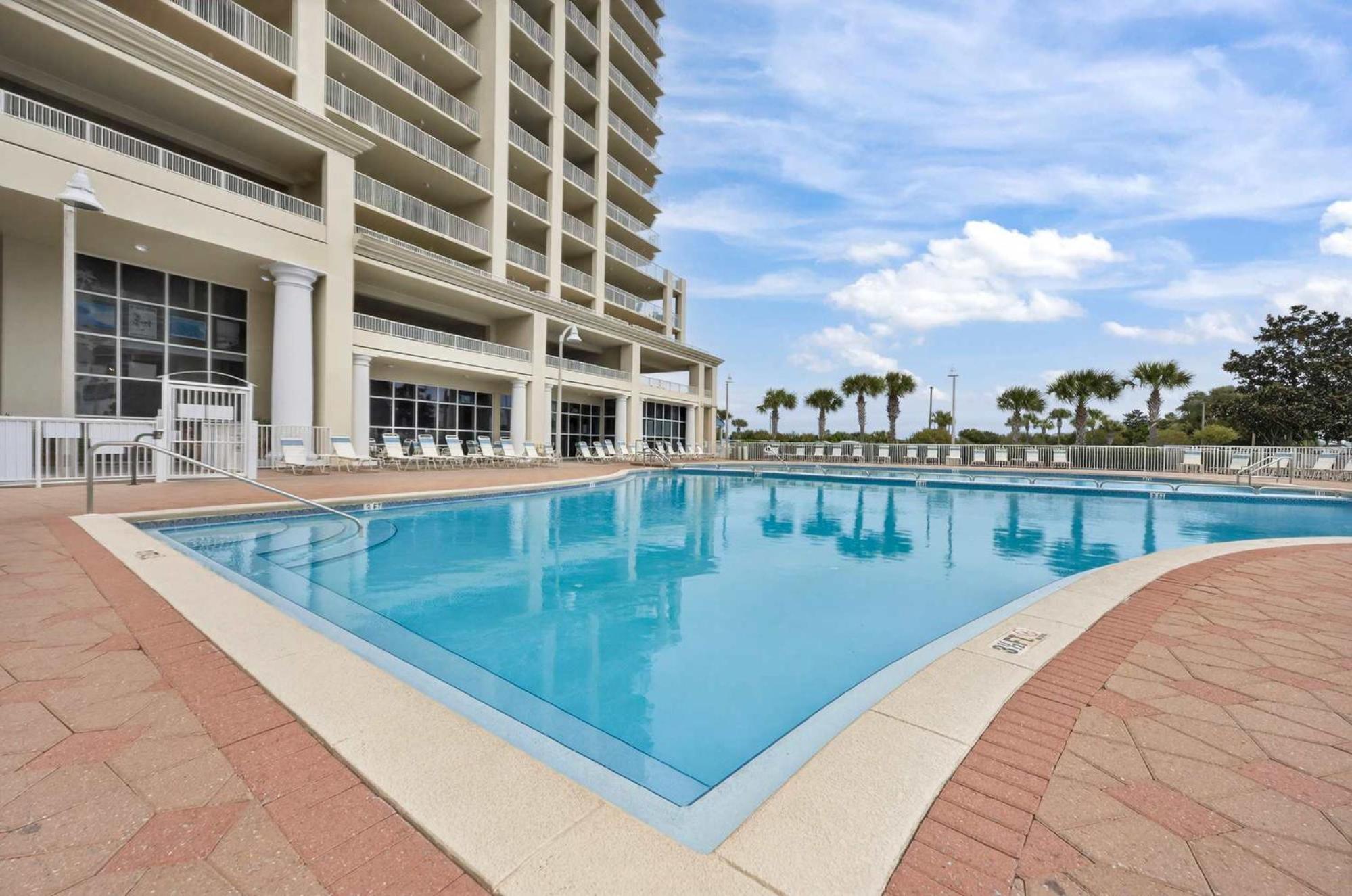 Easy Gogh'n Beach Stay for 5