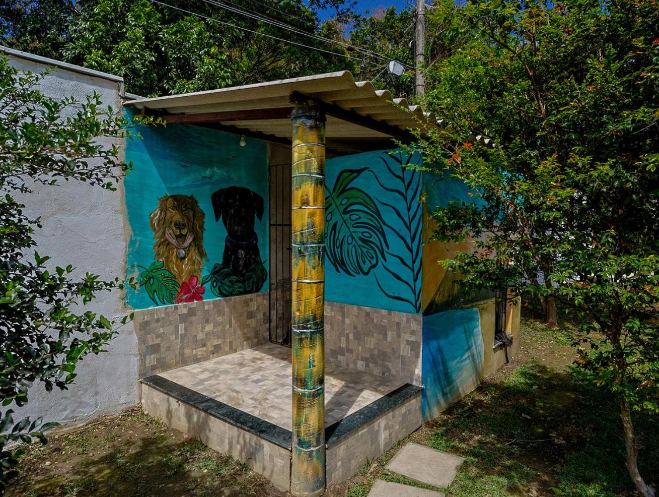Casa Rodeada de Verde c Hidro e Churrasqueira
