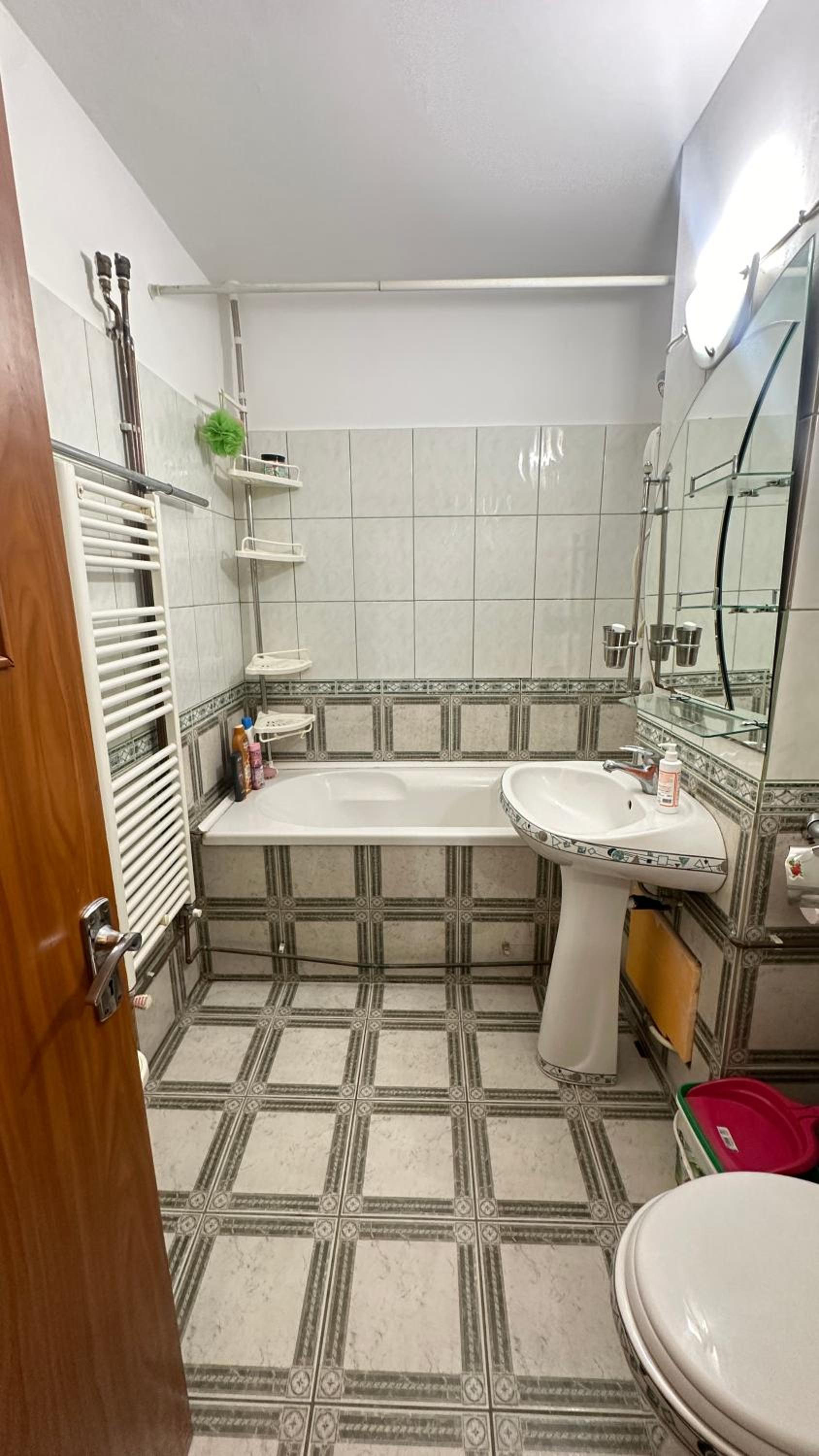 Charming Vintage Apartment 5 min to City Center Self Check-in