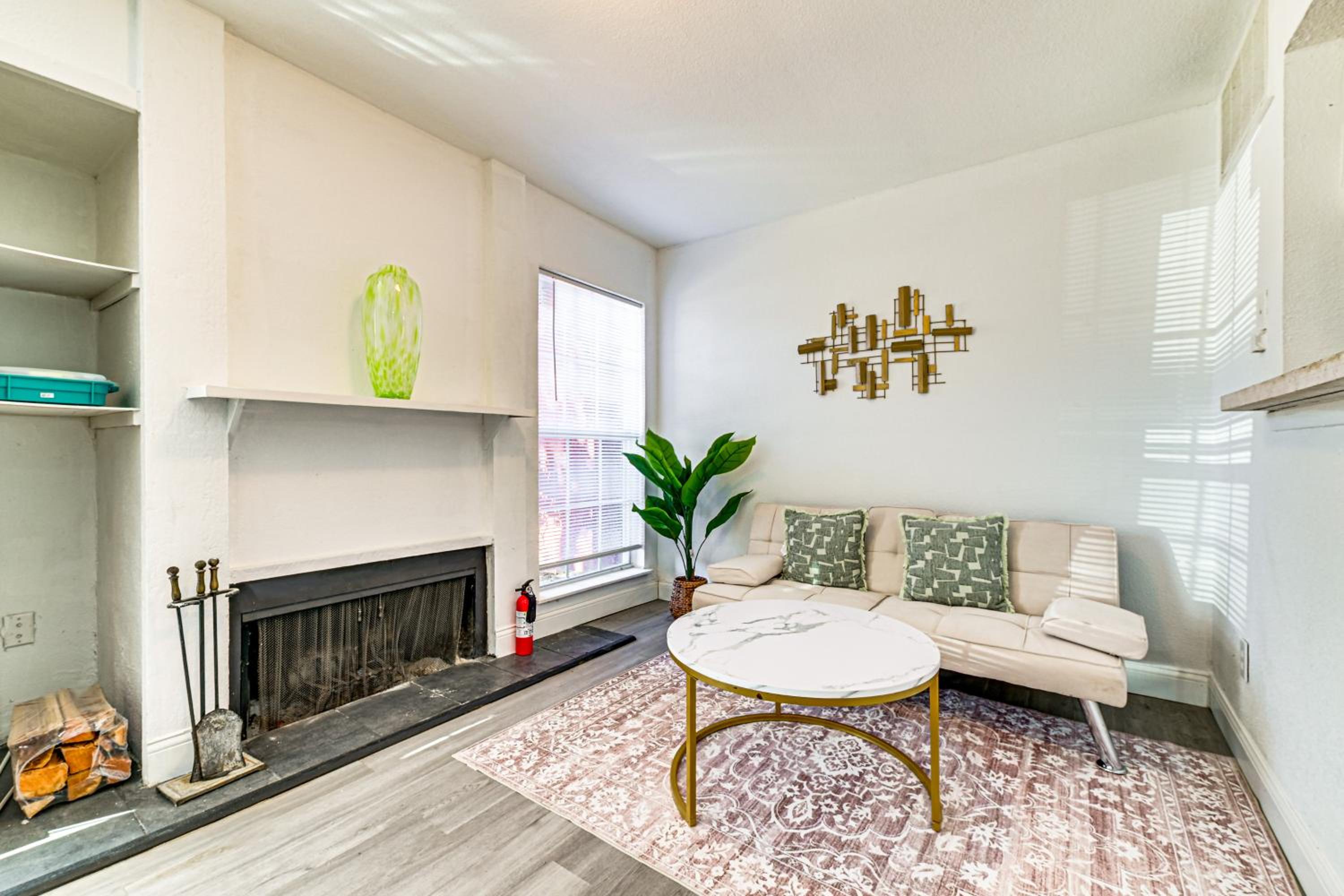 Loft-Style Condo in Vickery Midtown 3 Mi to SMU!