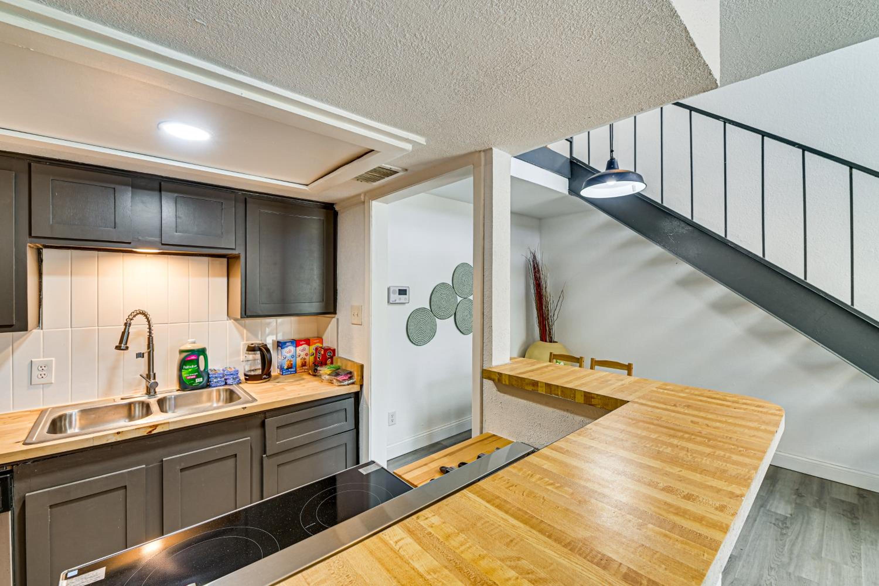 Loft-Style Condo in Vickery Midtown 3 Mi to SMU!