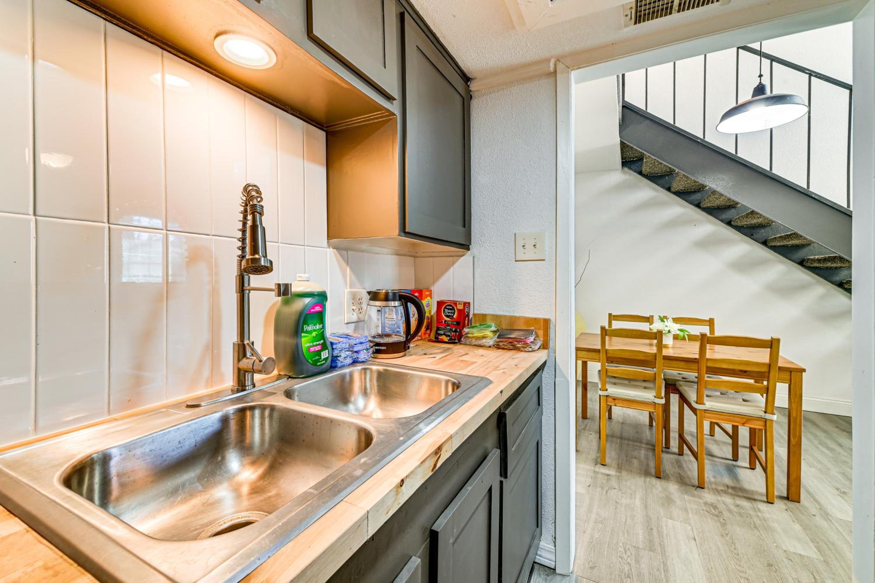 Loft-Style Condo in Vickery Midtown 3 Mi to SMU!