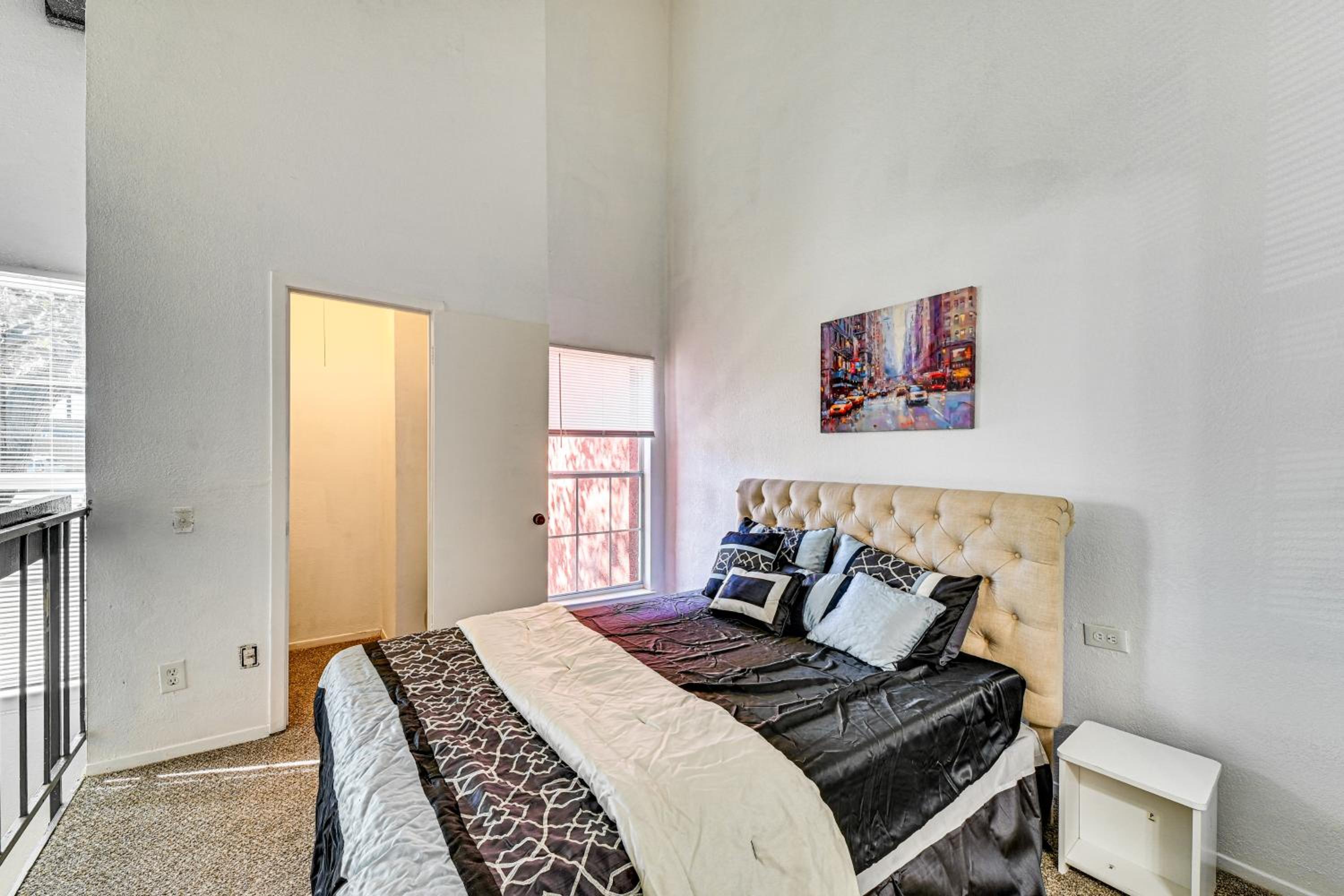 Loft-Style Condo in Vickery Midtown 3 Mi to SMU!