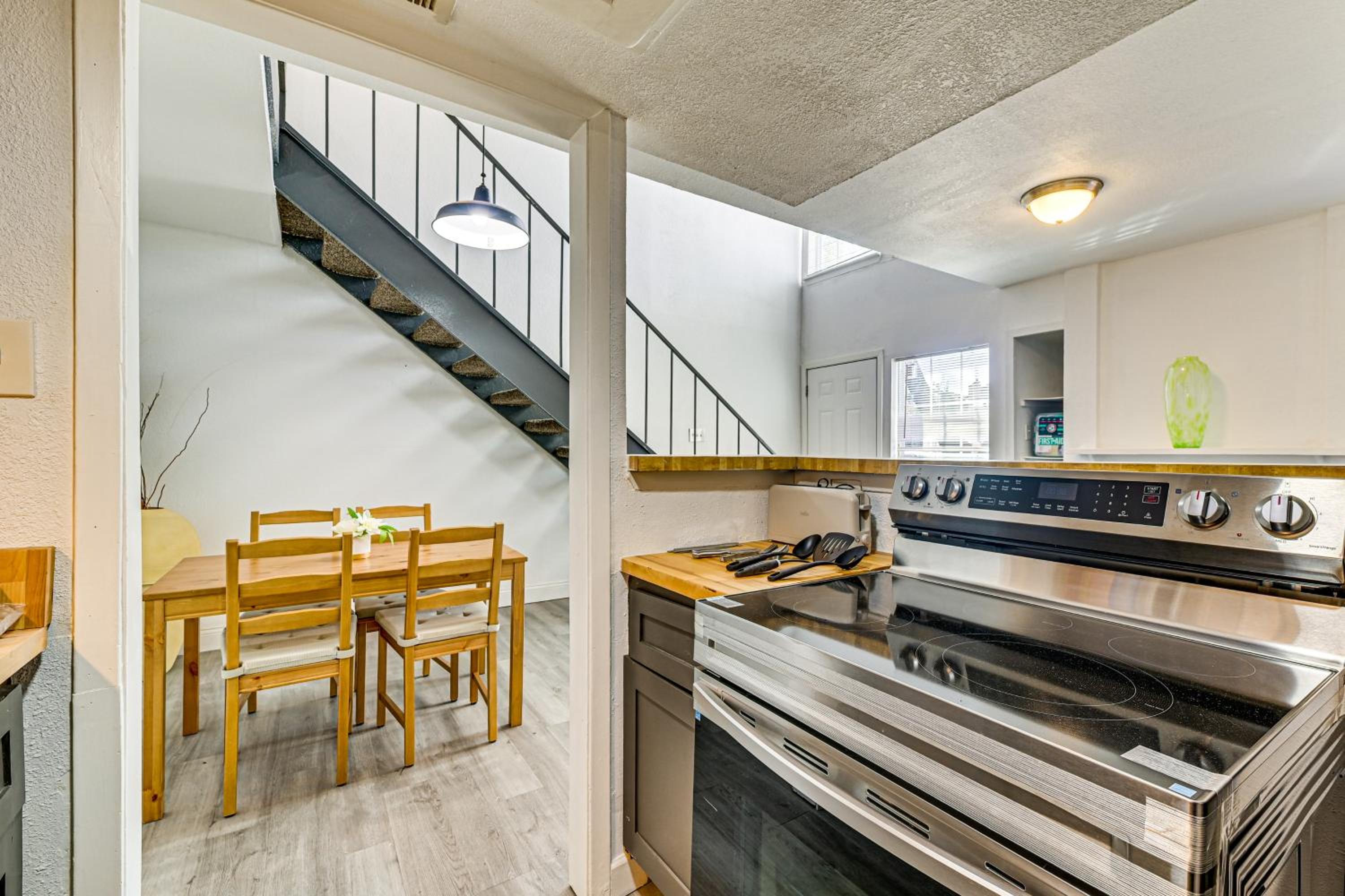 Loft-Style Condo in Vickery Midtown 3 Mi to SMU!