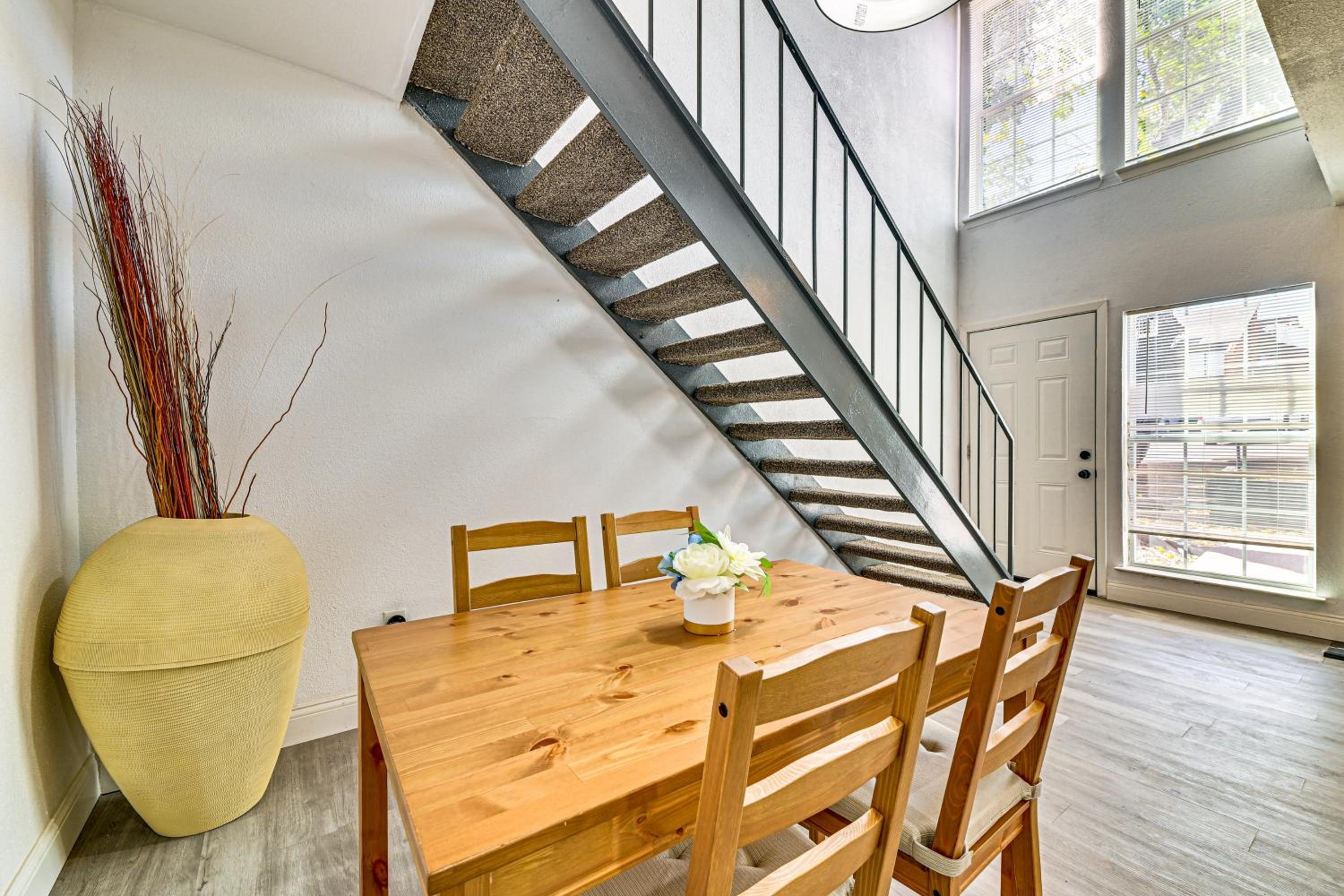 Loft-Style Condo in Vickery Midtown 3 Mi to SMU!
