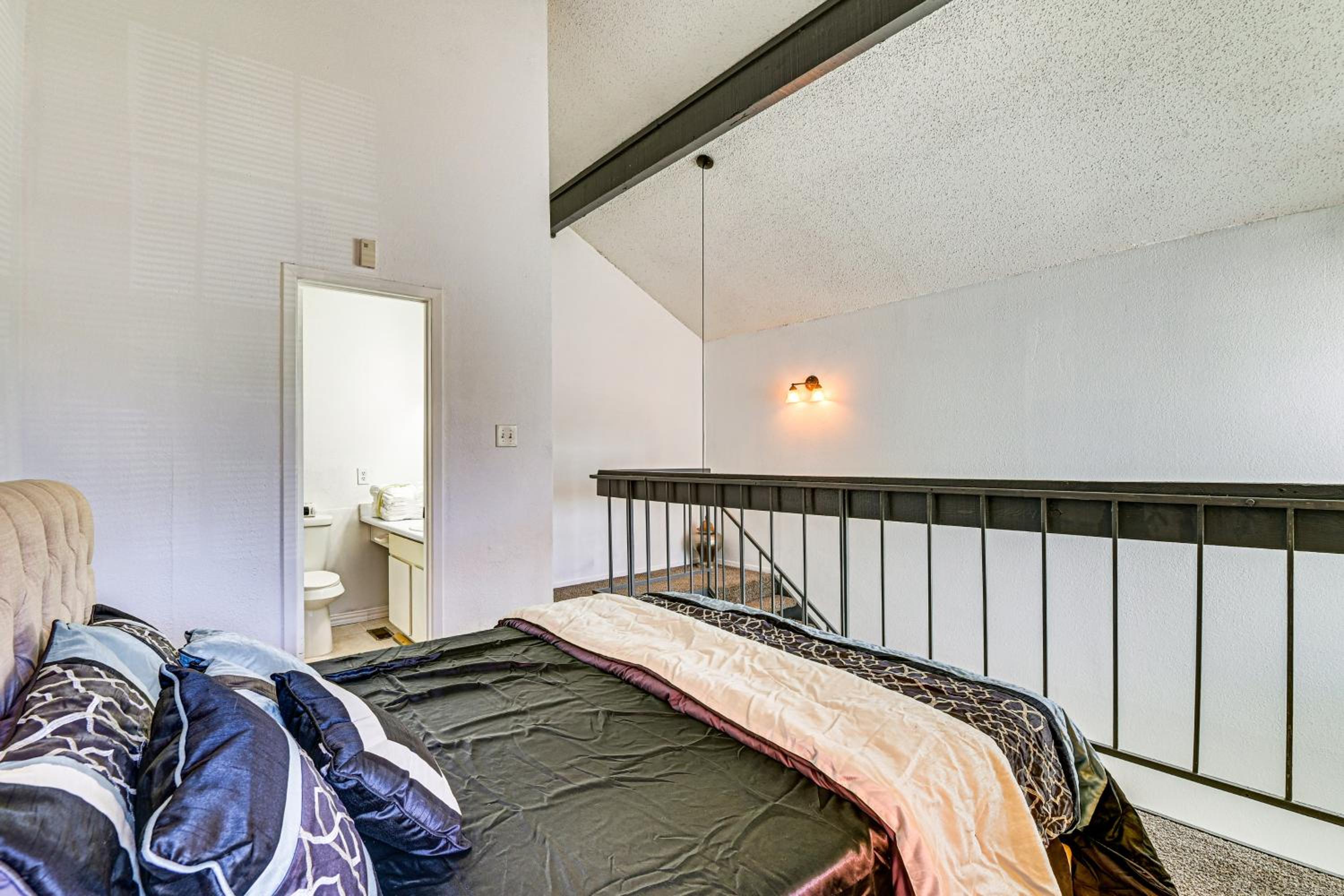 Loft-Style Condo in Vickery Midtown 3 Mi to SMU!
