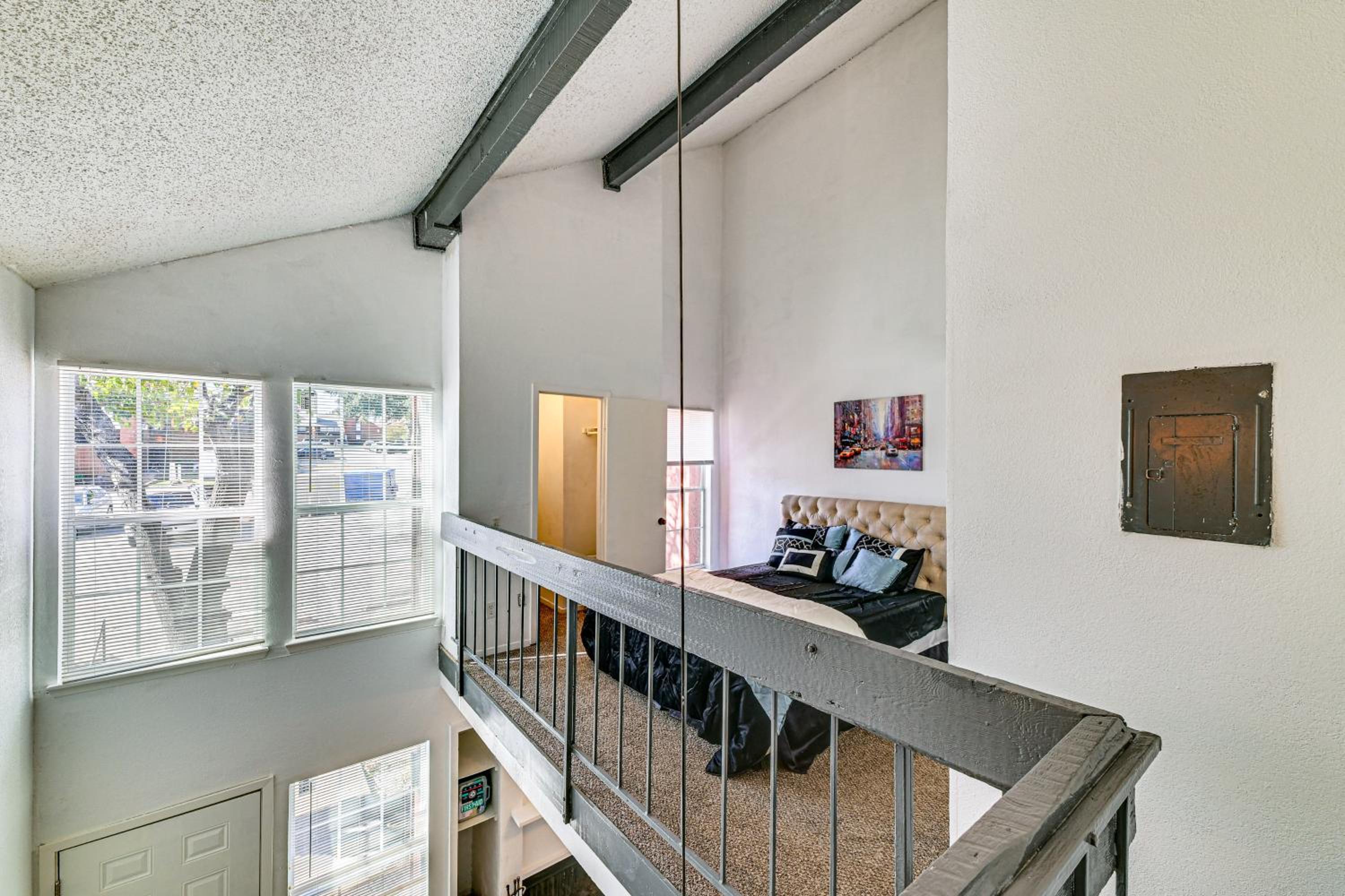 Loft-Style Condo in Vickery Midtown 3 Mi to SMU!