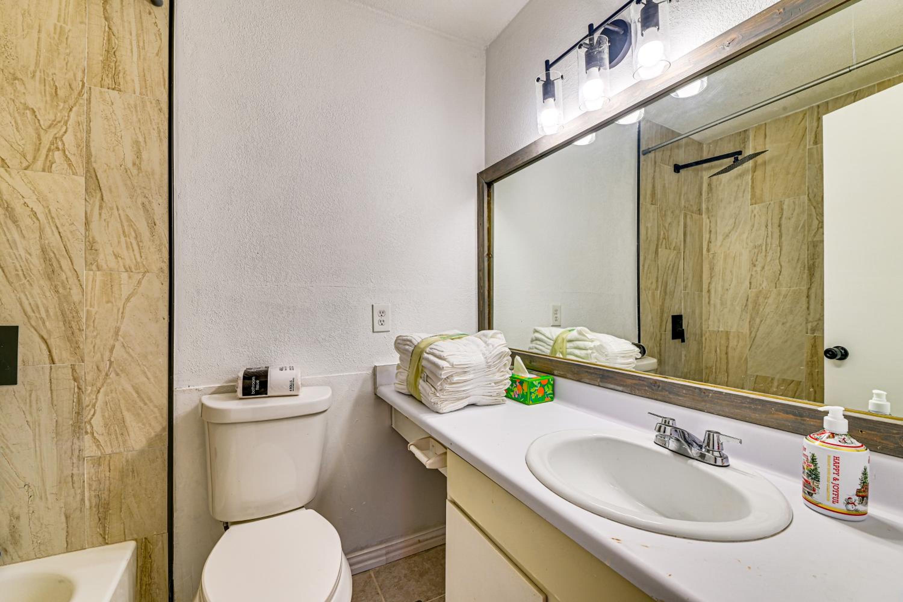 Loft-Style Condo in Vickery Midtown 3 Mi to SMU!