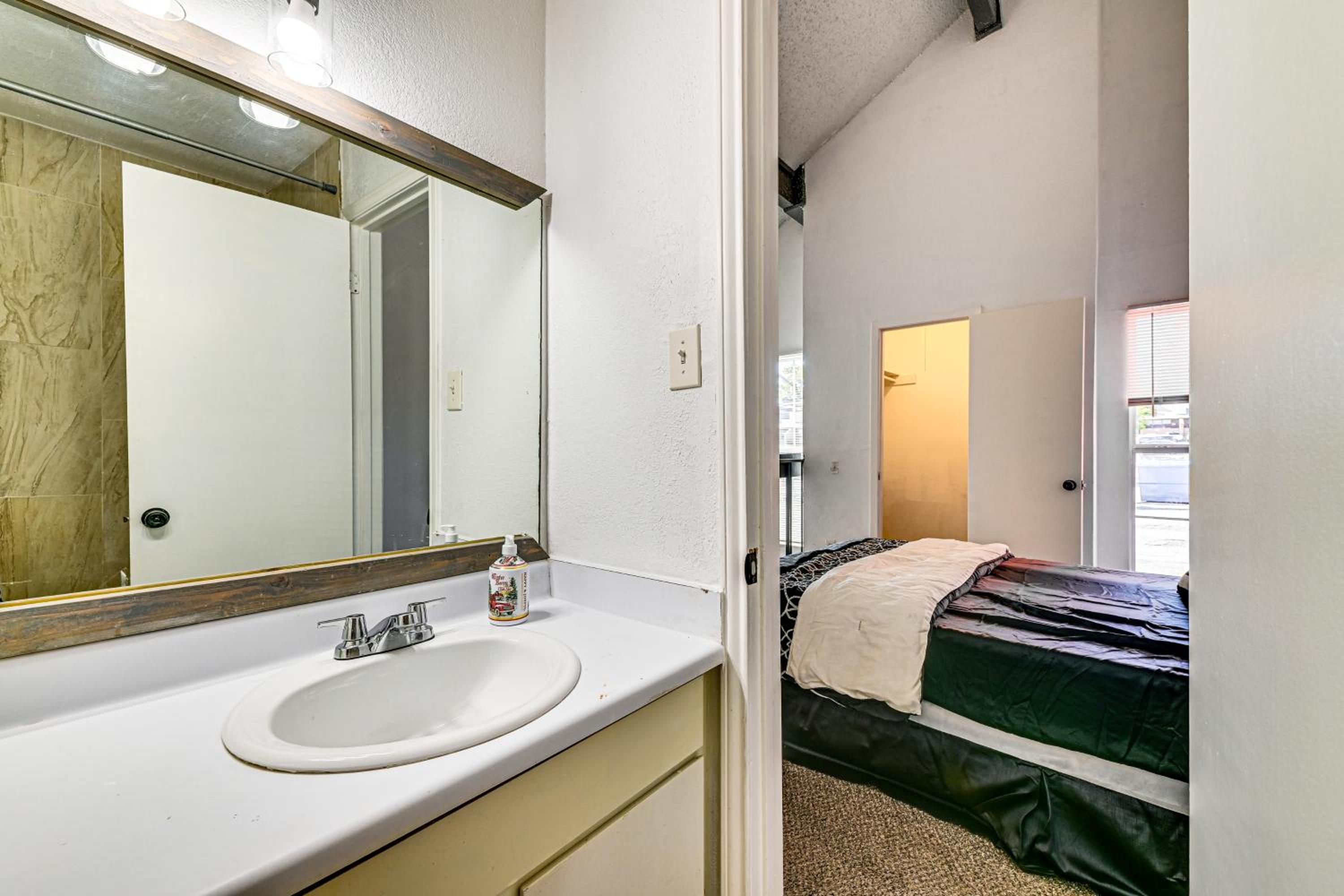Loft-Style Condo in Vickery Midtown 3 Mi to SMU!