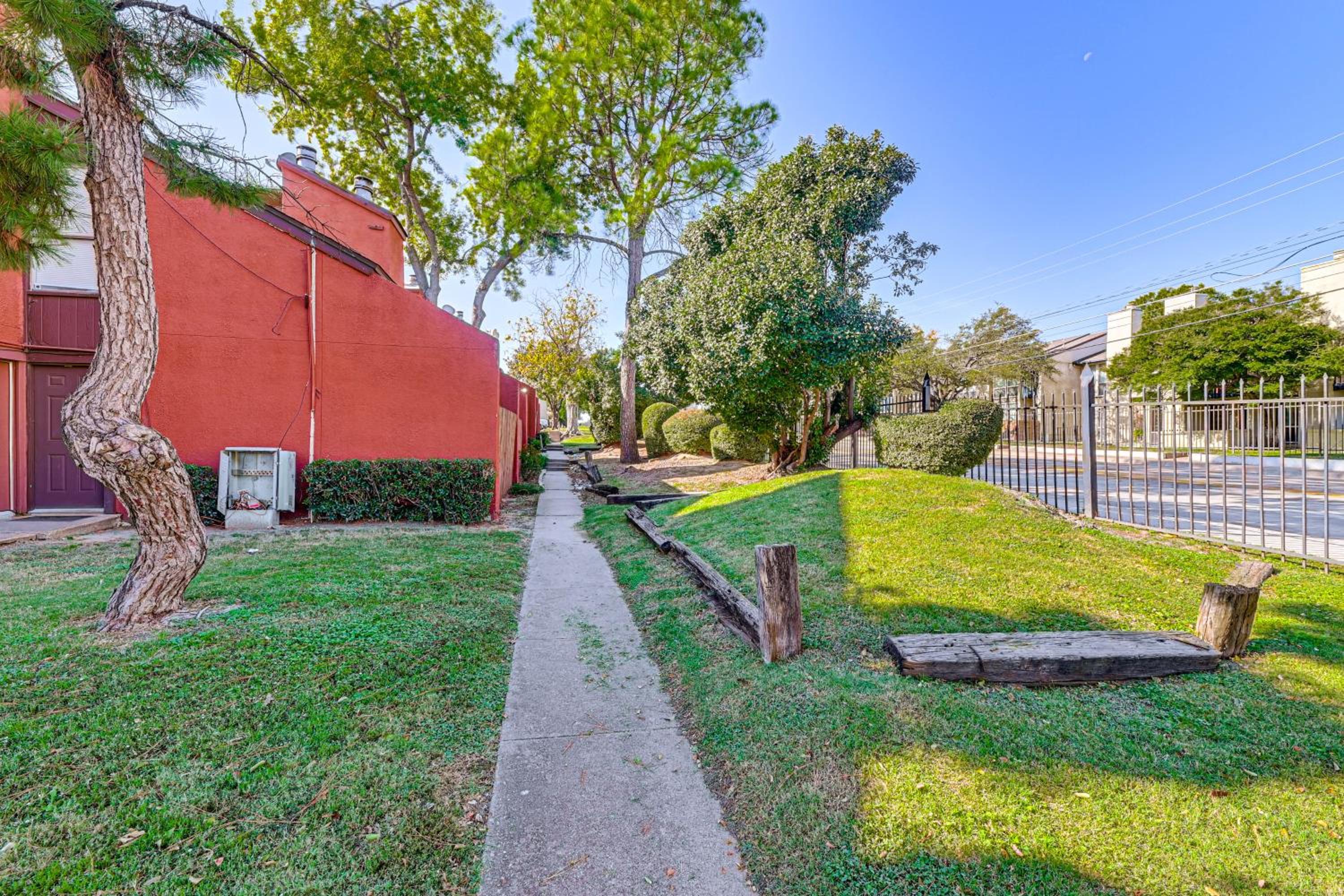 Loft-Style Condo in Vickery Midtown 3 Mi to SMU!