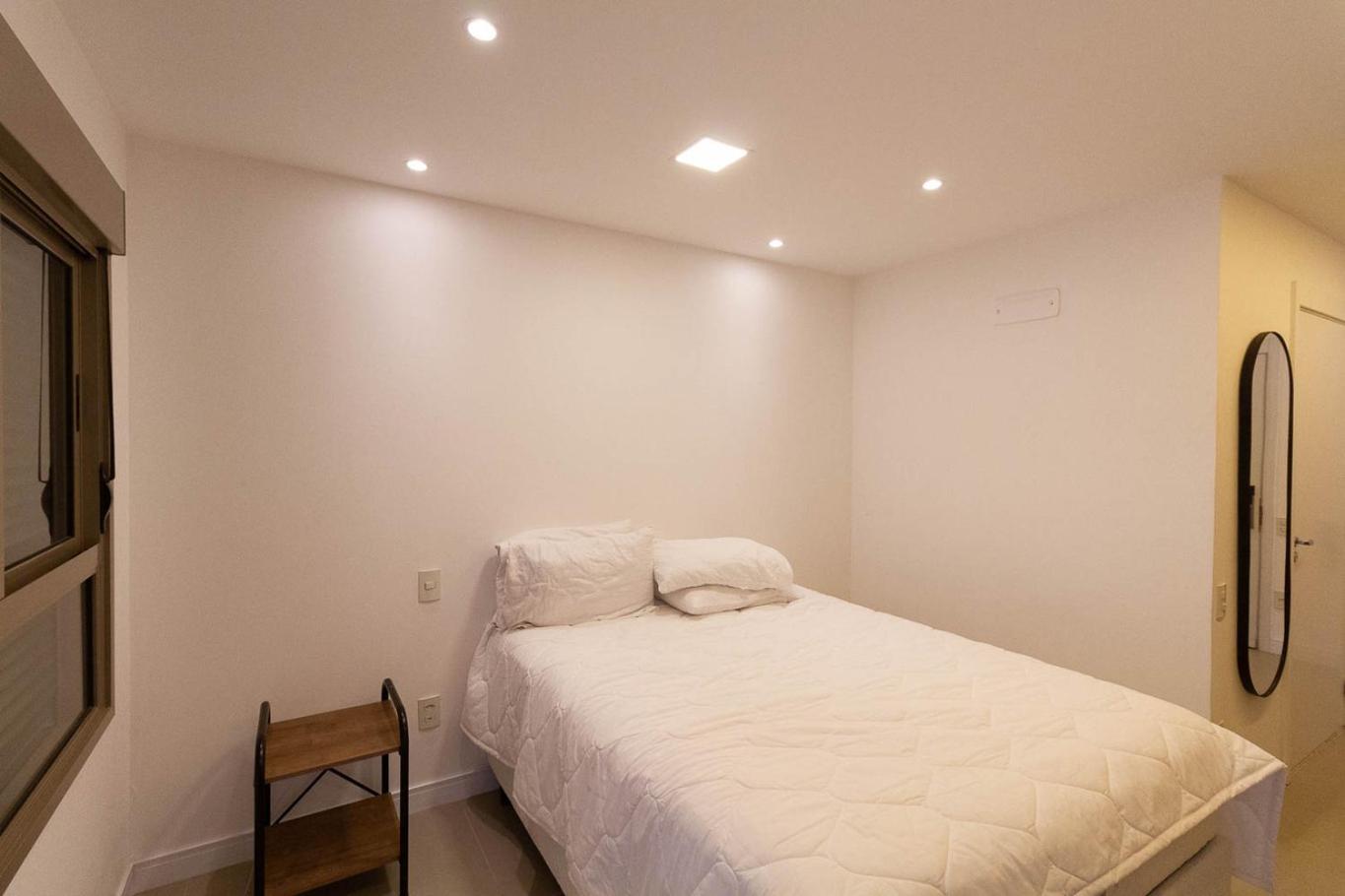 Studio com Varanda a 280m da Estacao Vila Madalena