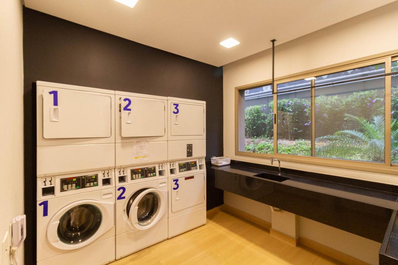 Studio com Varanda a 280m da Estacao Vila Madalena