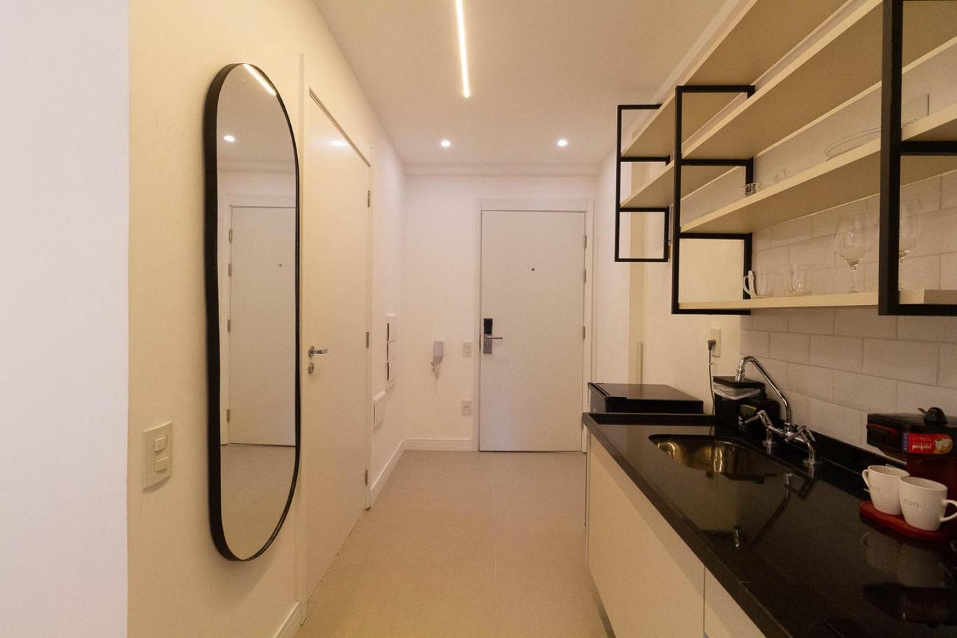 Studio com Varanda a 280m da Estacao Vila Madalena
