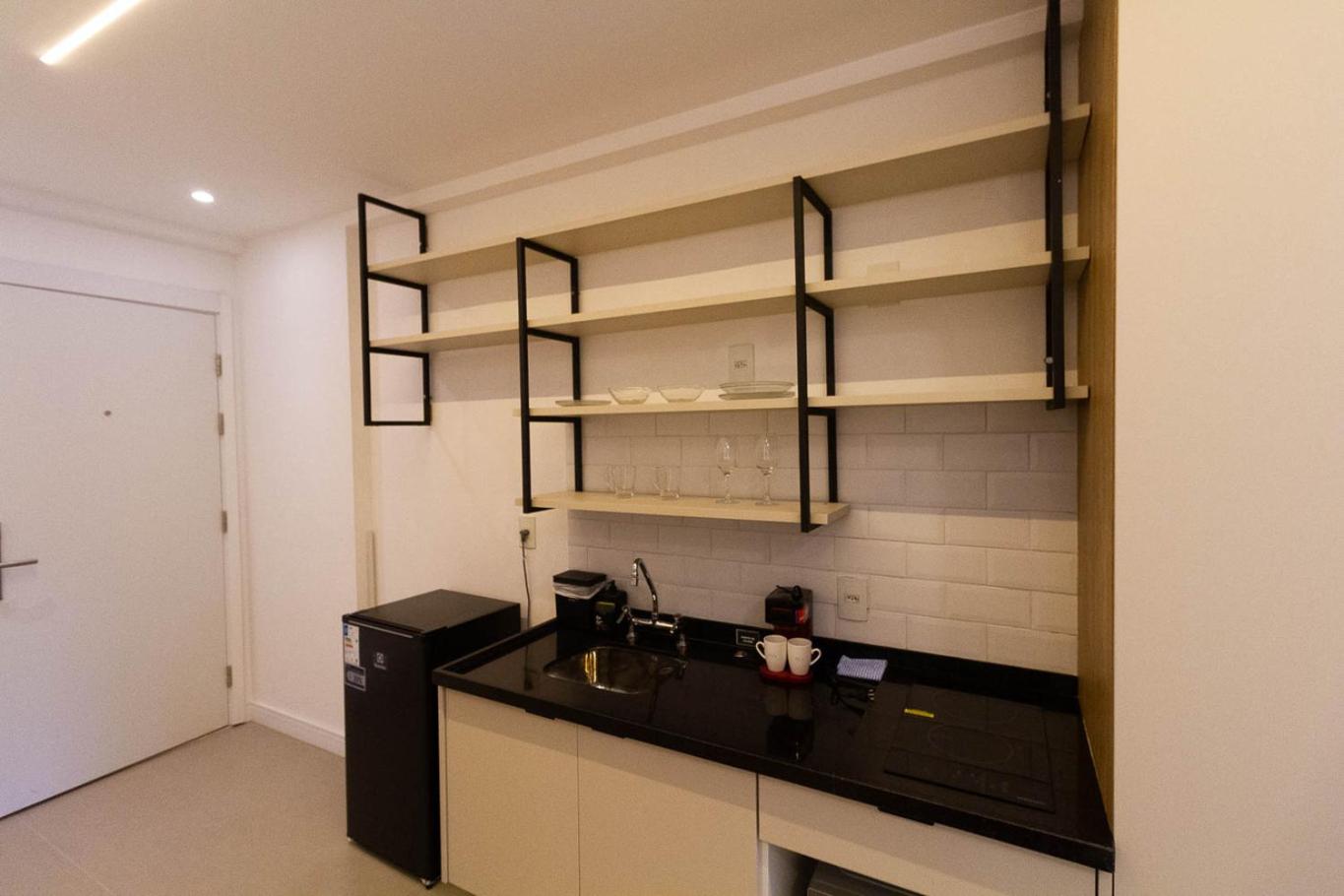 Studio com Varanda a 280m da Estacao Vila Madalena