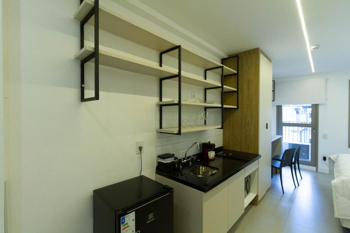 Studio com Varanda a 280m da Estacao Vila Madalena