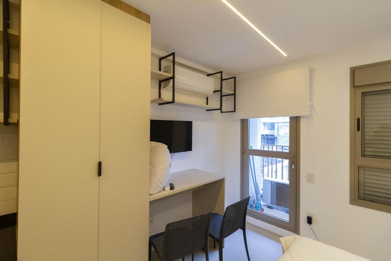 Studio com Varanda a 280m da Estacao Vila Madalena