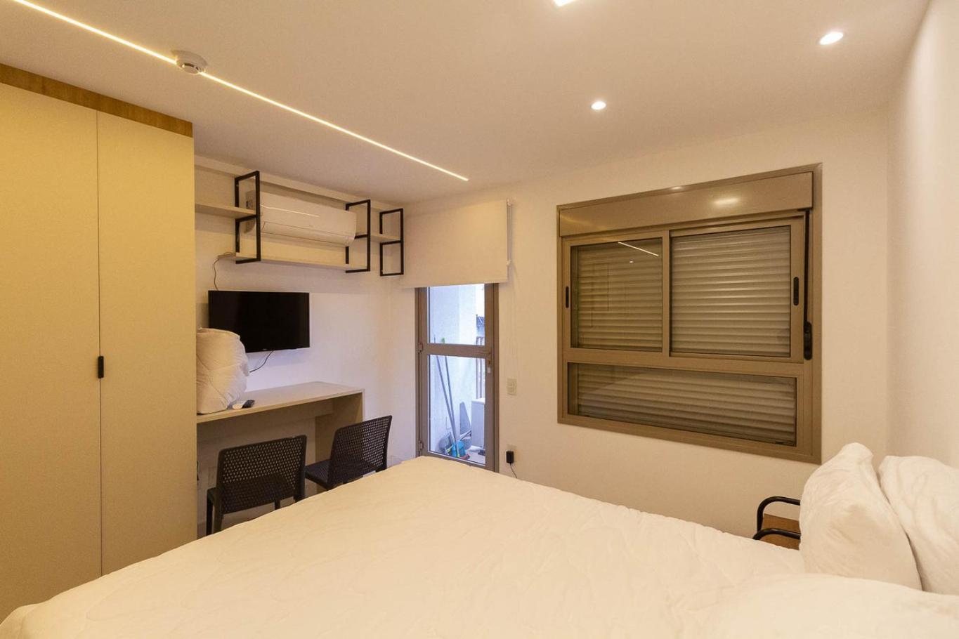 Studio com Varanda a 280m da Estacao Vila Madalena