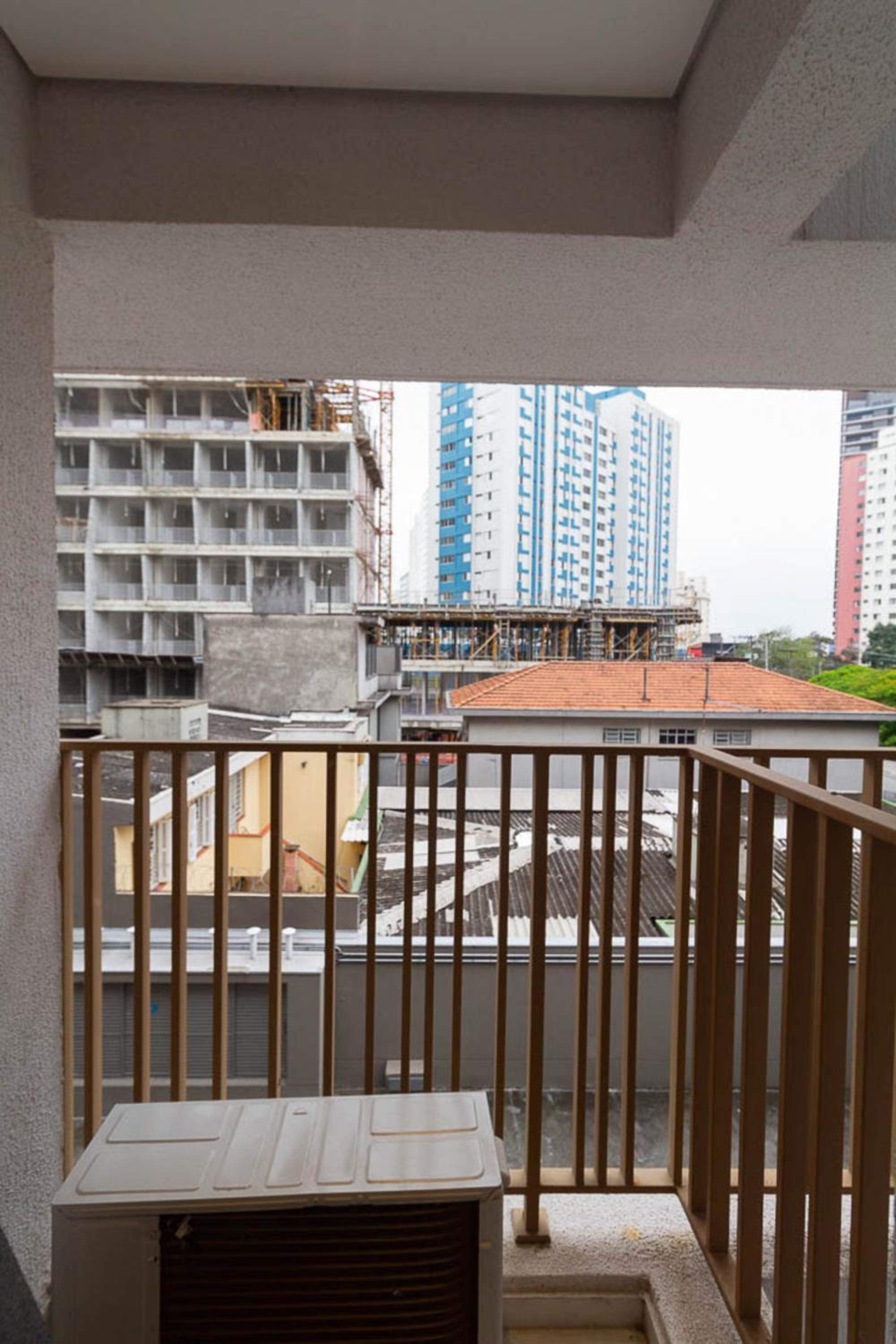 Studio com Varanda a 280m da Estacao Vila Madalena